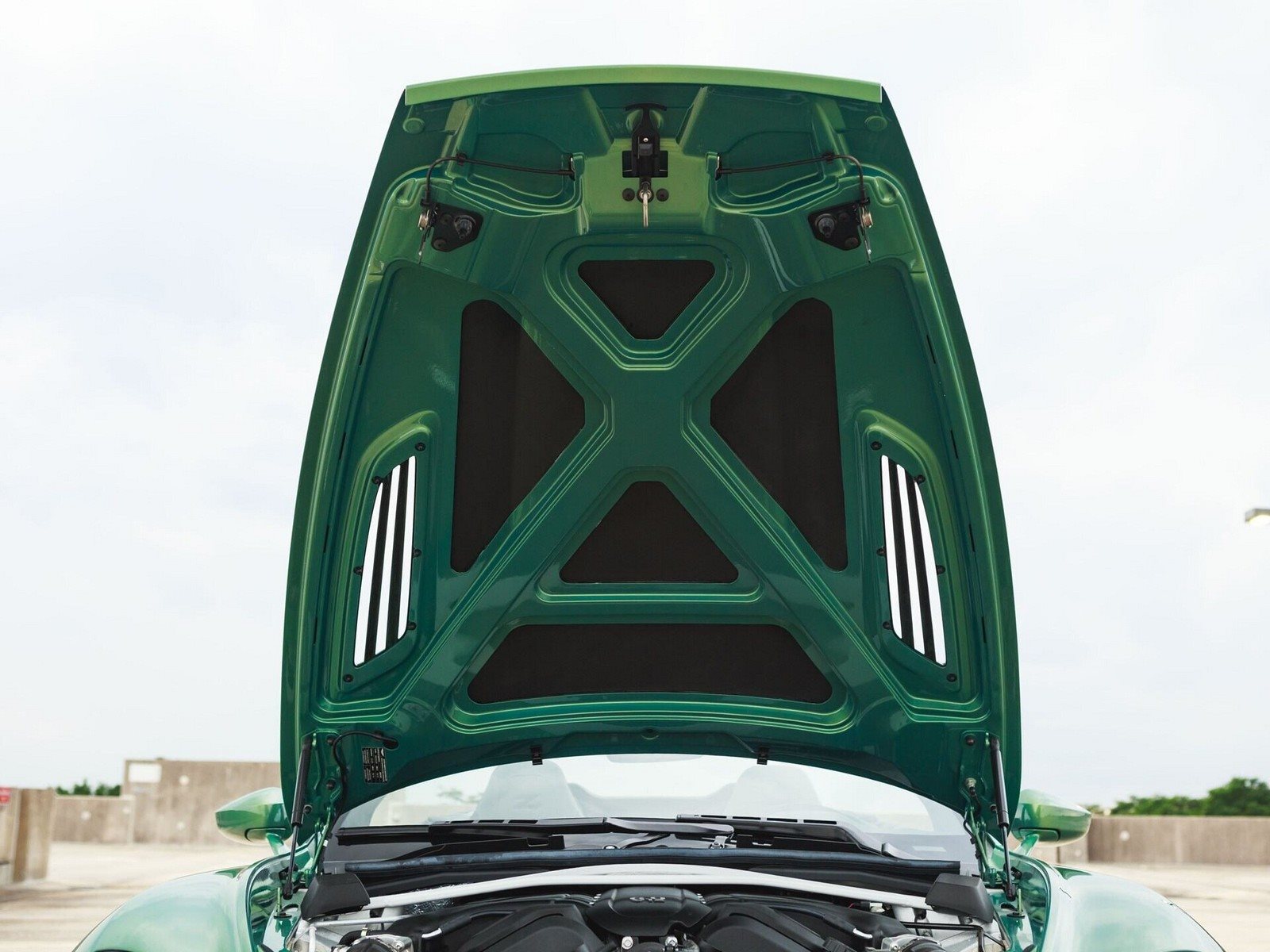 2018 - ASTON MARTIN VANQUISH ZAGATO VOLANTE IRIDESCENT EMERALD, foto 58