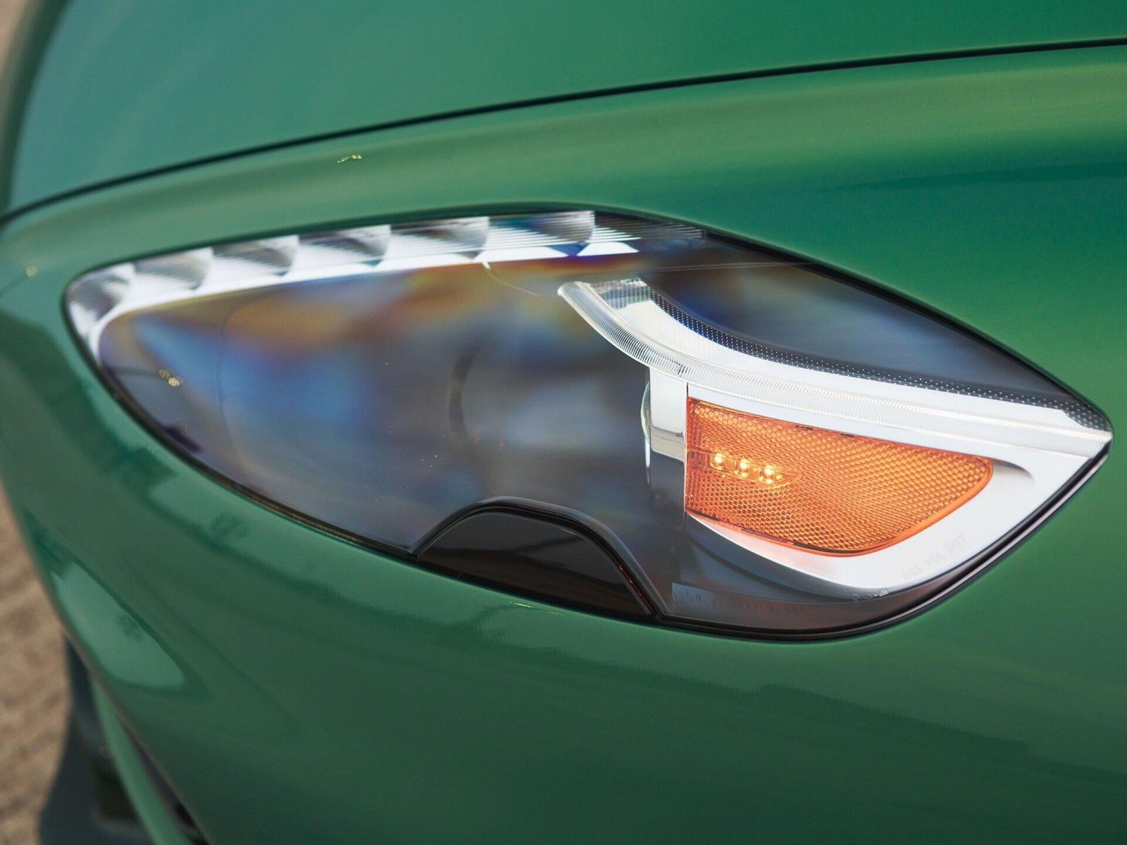 2018 - ASTON MARTIN VANQUISH ZAGATO VOLANTE IRIDESCENT EMERALD, foto 66