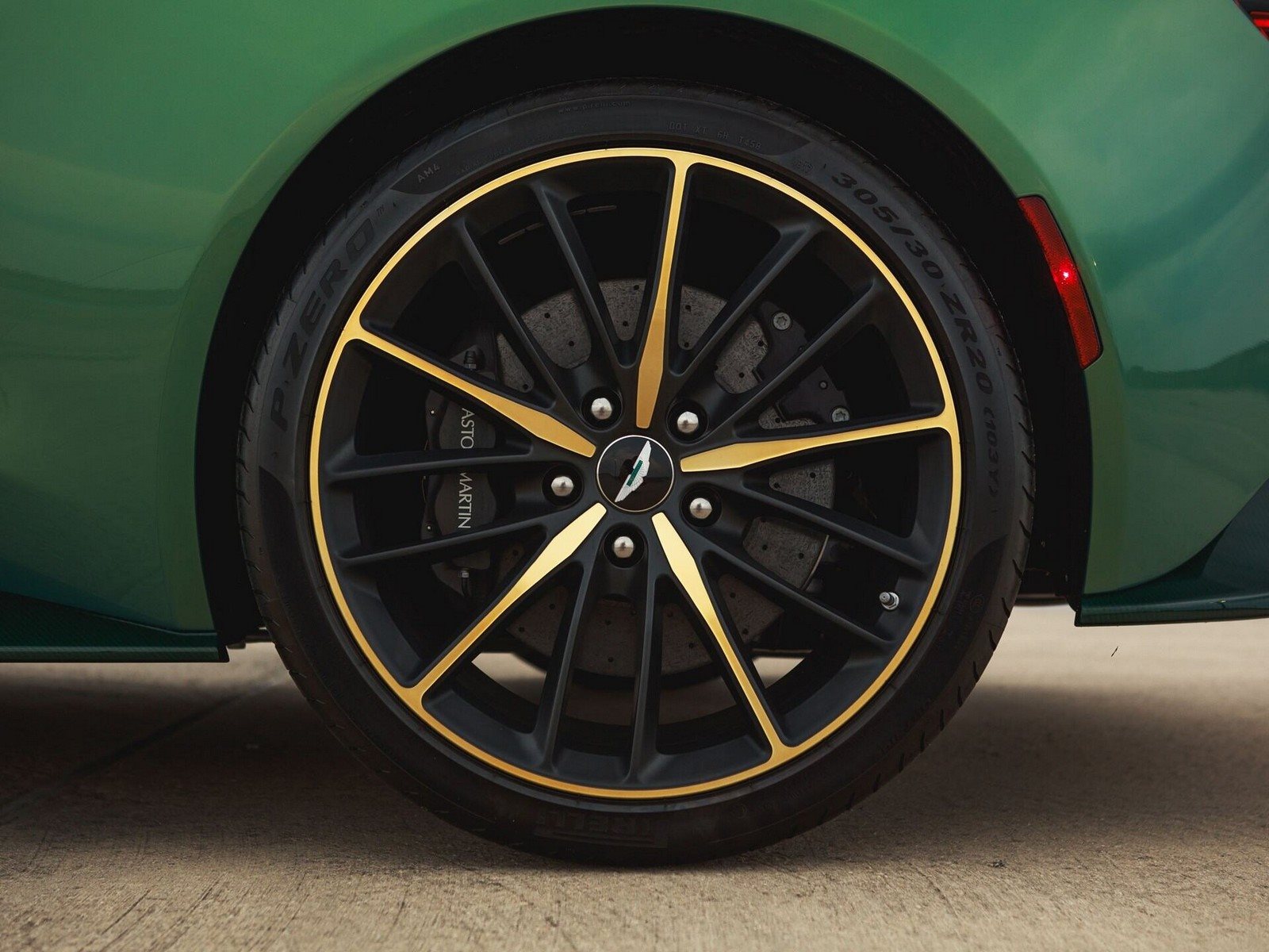 2018 - ASTON MARTIN VANQUISH ZAGATO VOLANTE IRIDESCENT EMERALD, foto 68