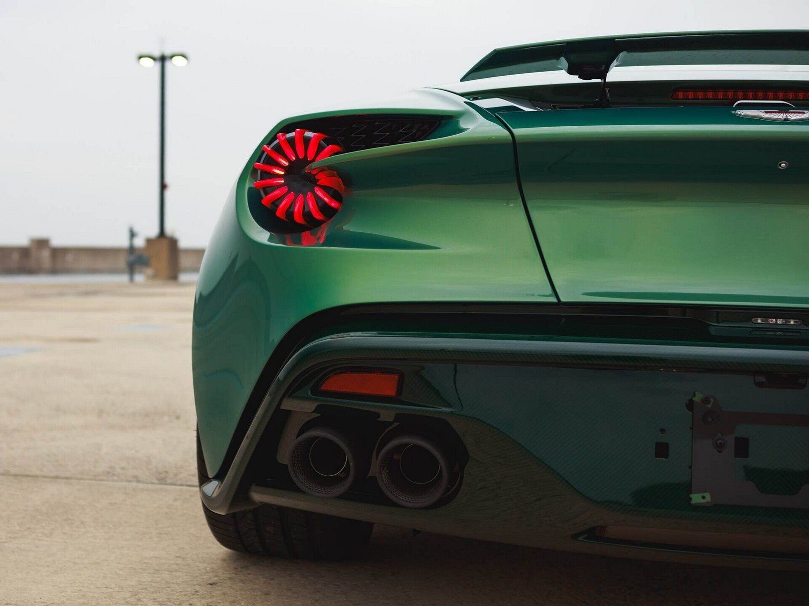 2018 - ASTON MARTIN VANQUISH ZAGATO VOLANTE IRIDESCENT EMERALD, foto 81