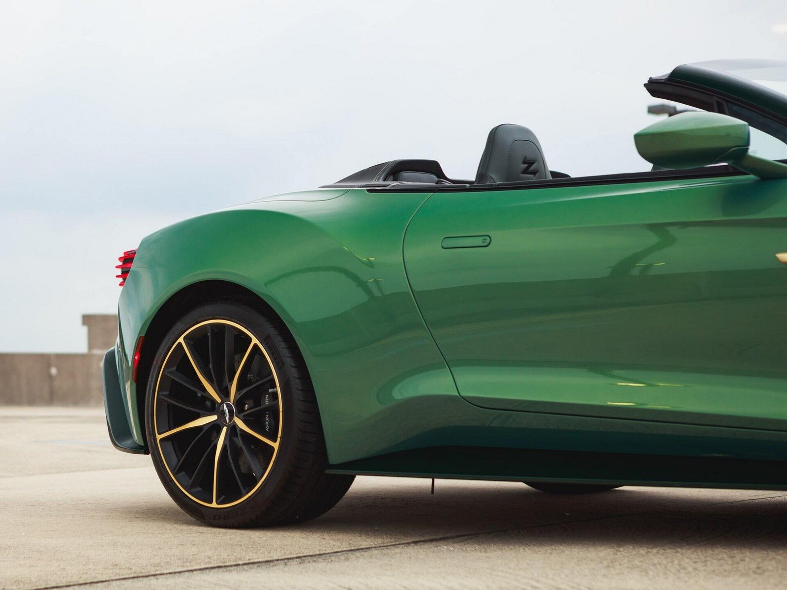2018 - ASTON MARTIN VANQUISH ZAGATO VOLANTE IRIDESCENT EMERALD, foto 87