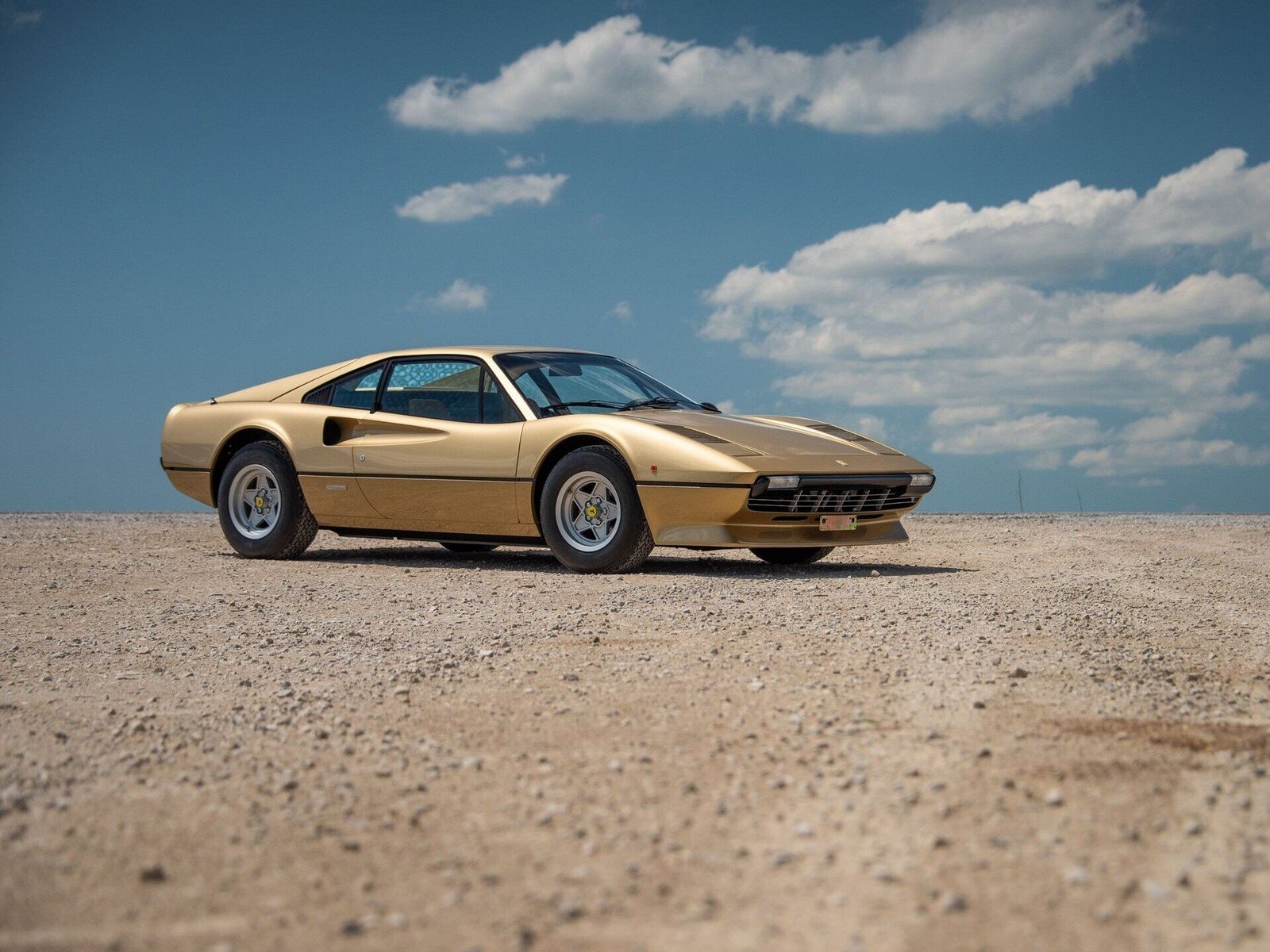 FERRARI F308 GTB VETRORESINA ORO CHIARO, foto 1