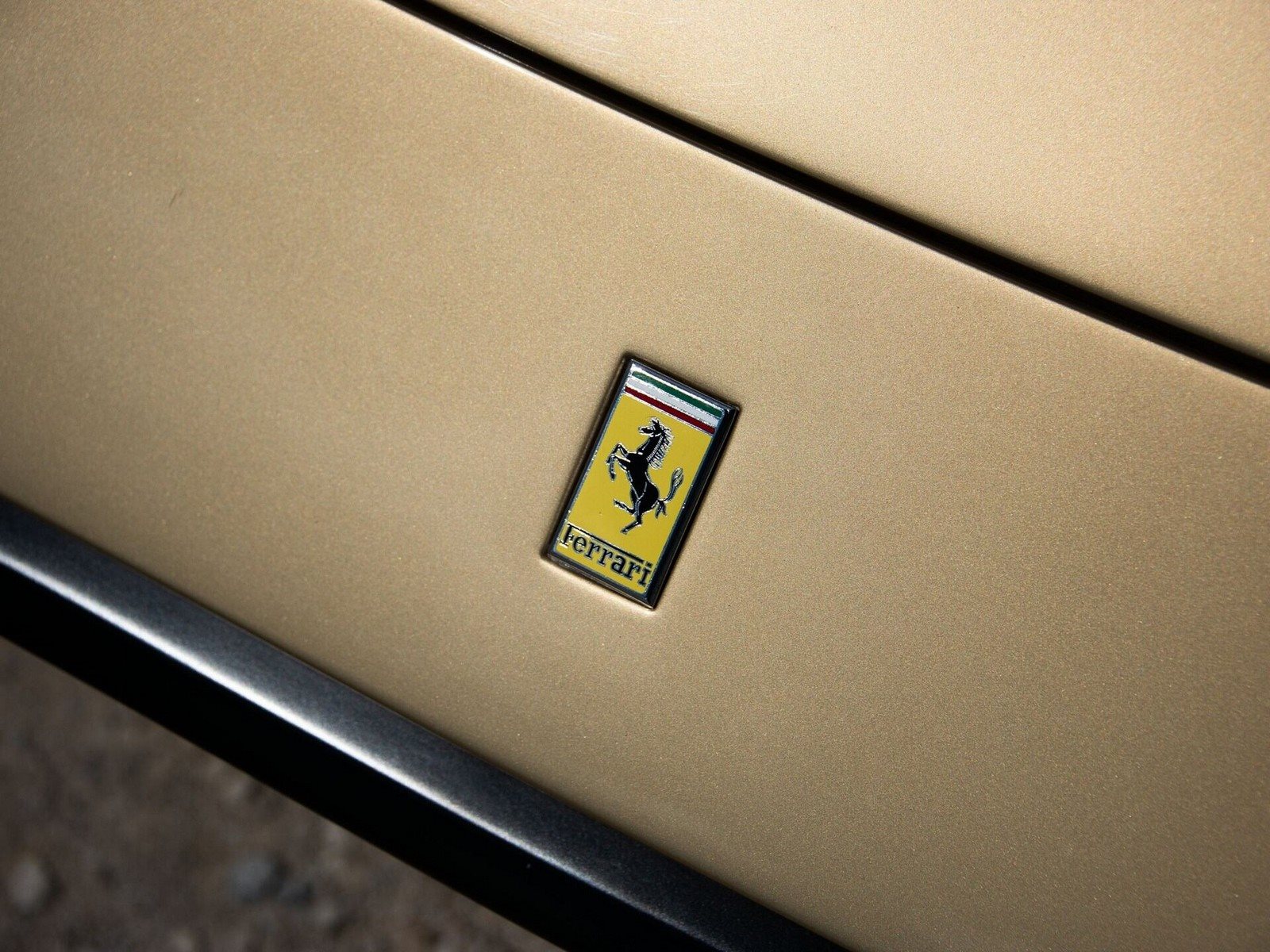 FERRARI F308 GTB VETRORESINA ORO CHIARO, foto 23