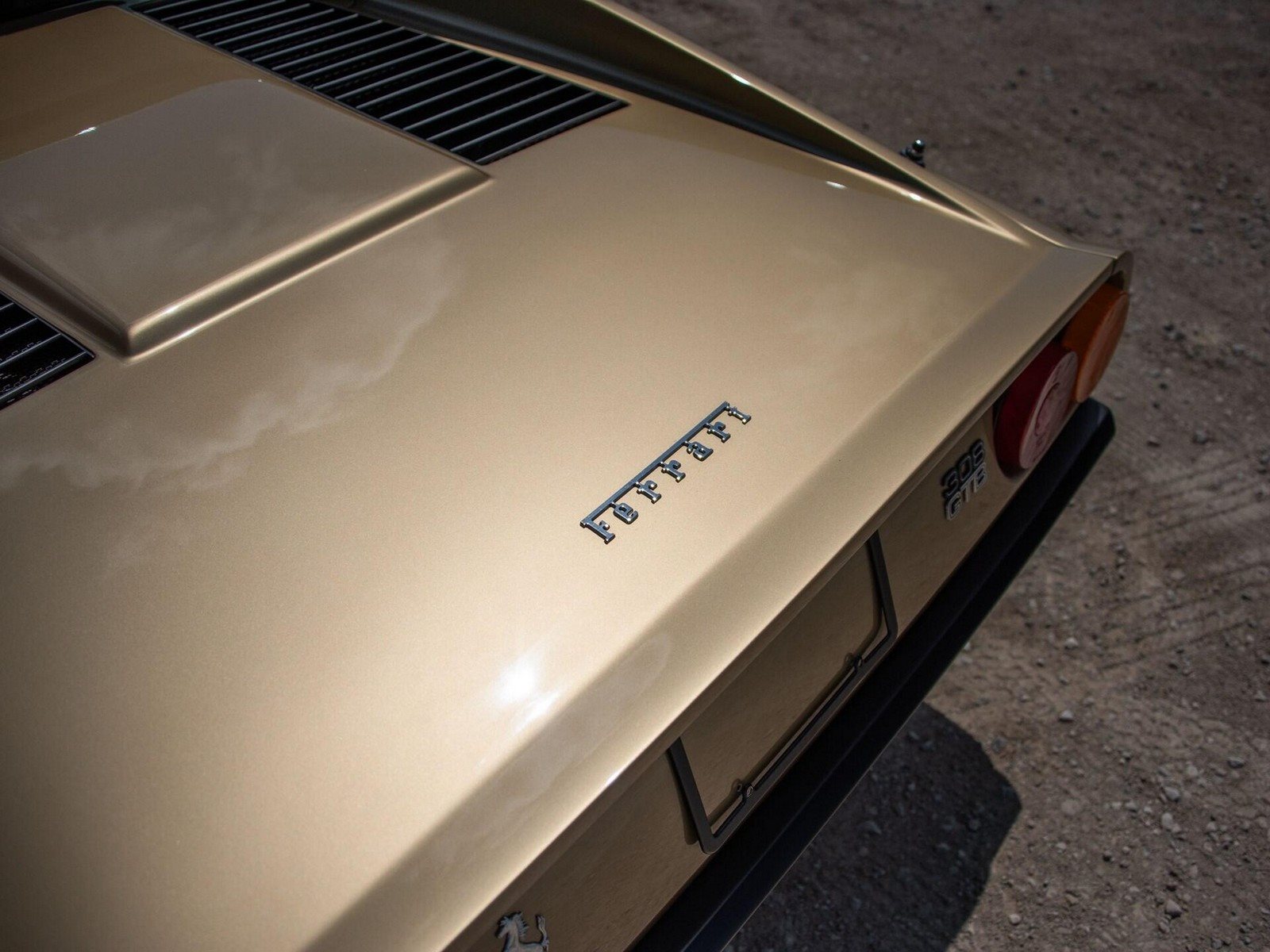 FERRARI F308 GTB VETRORESINA ORO CHIARO, foto 26