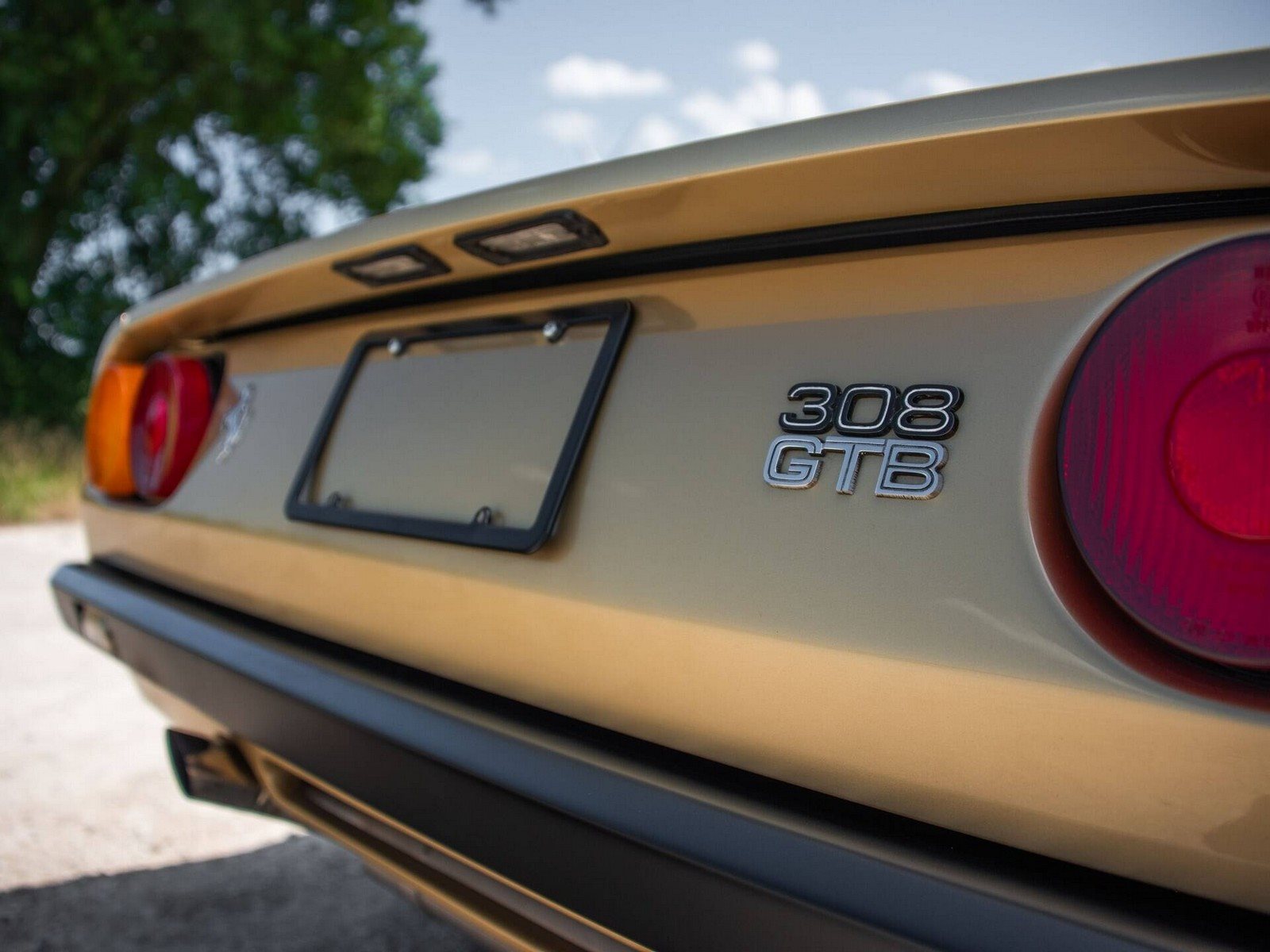 FERRARI F308 GTB VETRORESINA ORO CHIARO, foto 27