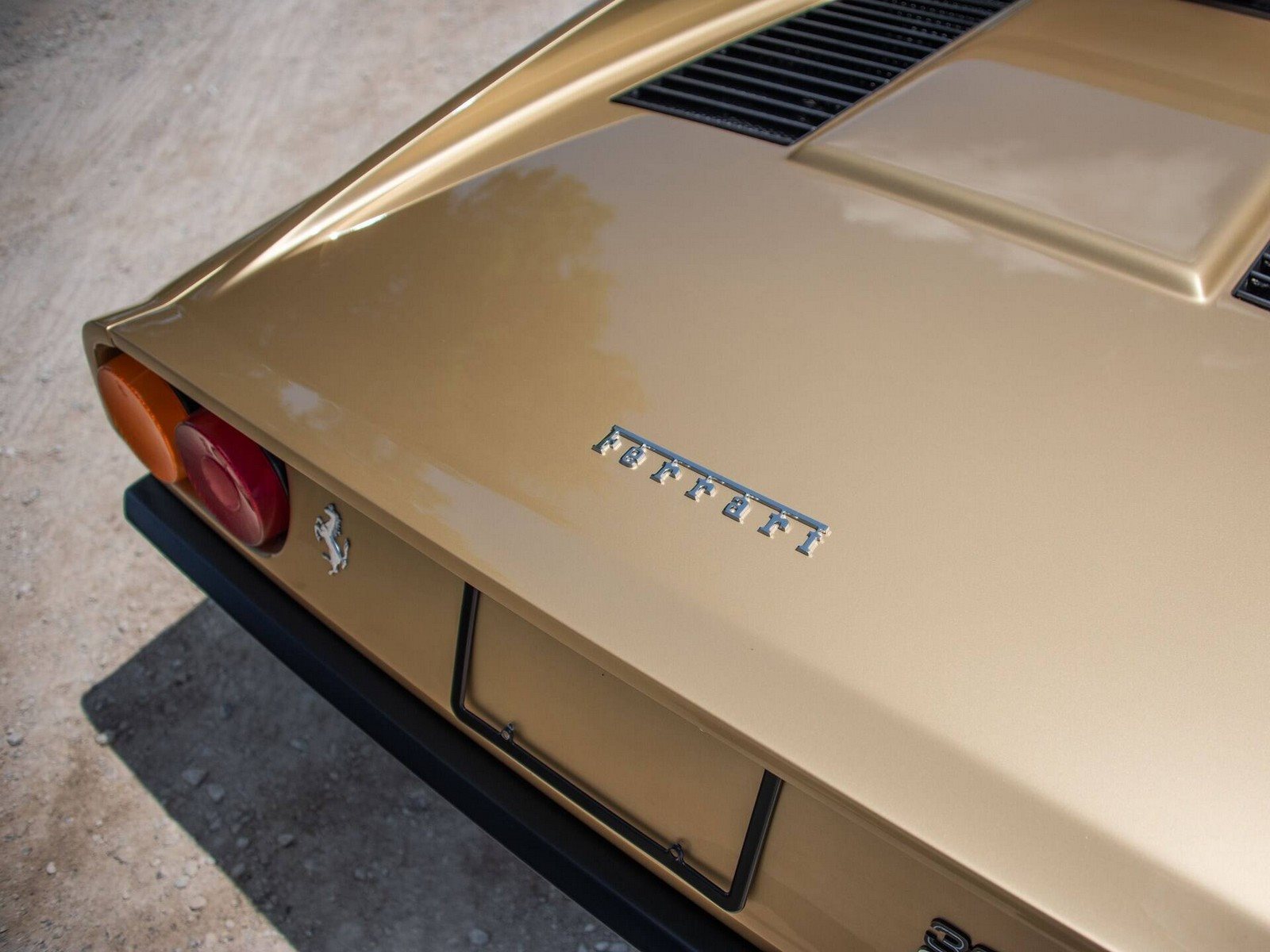 FERRARI F308 GTB VETRORESINA ORO CHIARO, foto 28