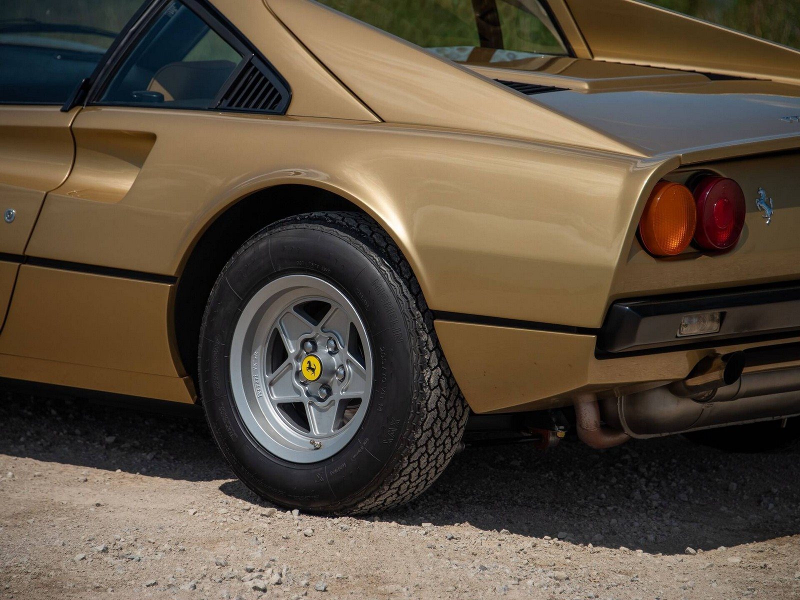 FERRARI F308 GTB VETRORESINA ORO CHIARO, foto 37