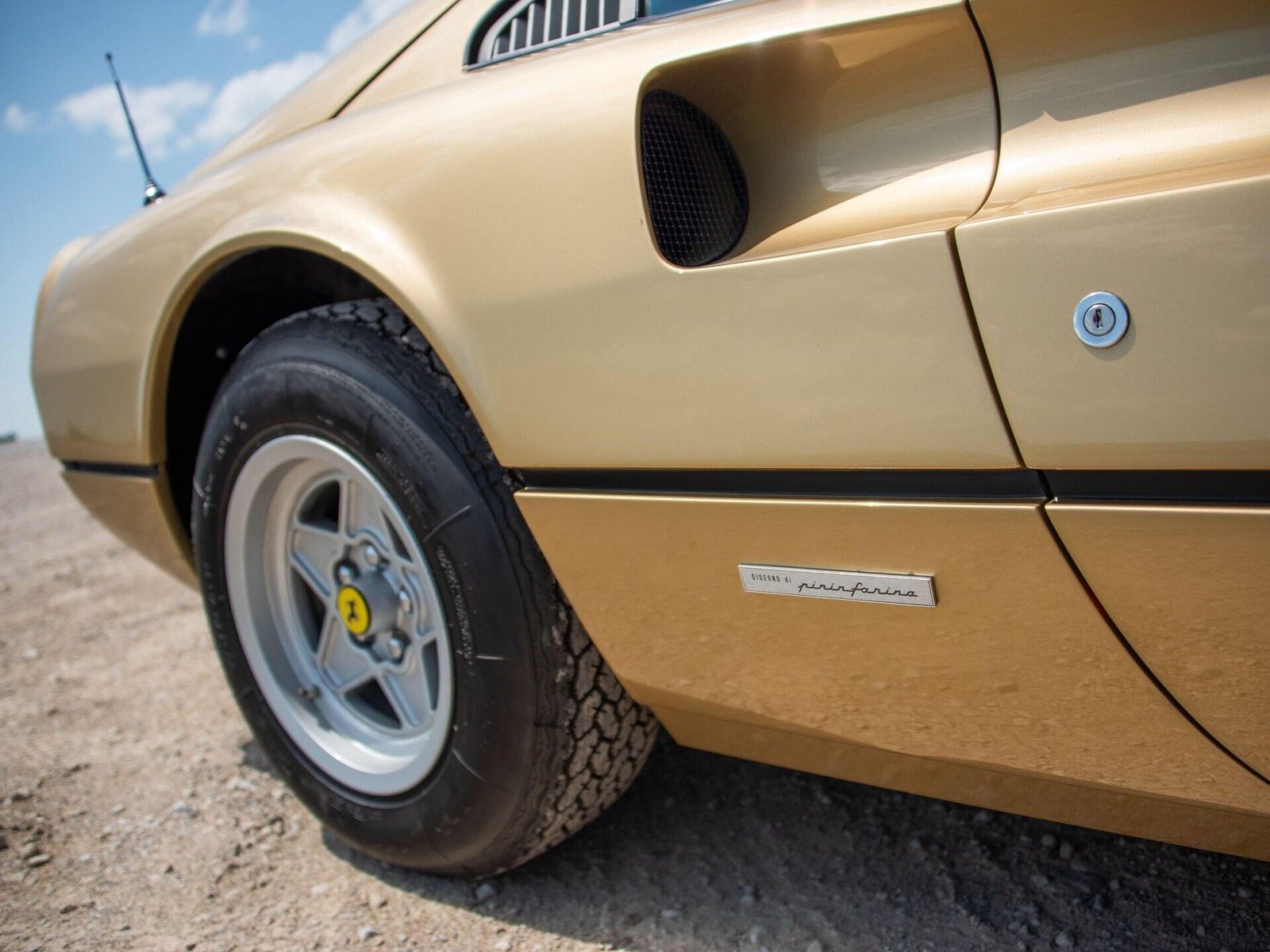 FERRARI F308 GTB VETRORESINA ORO CHIARO, foto 44
