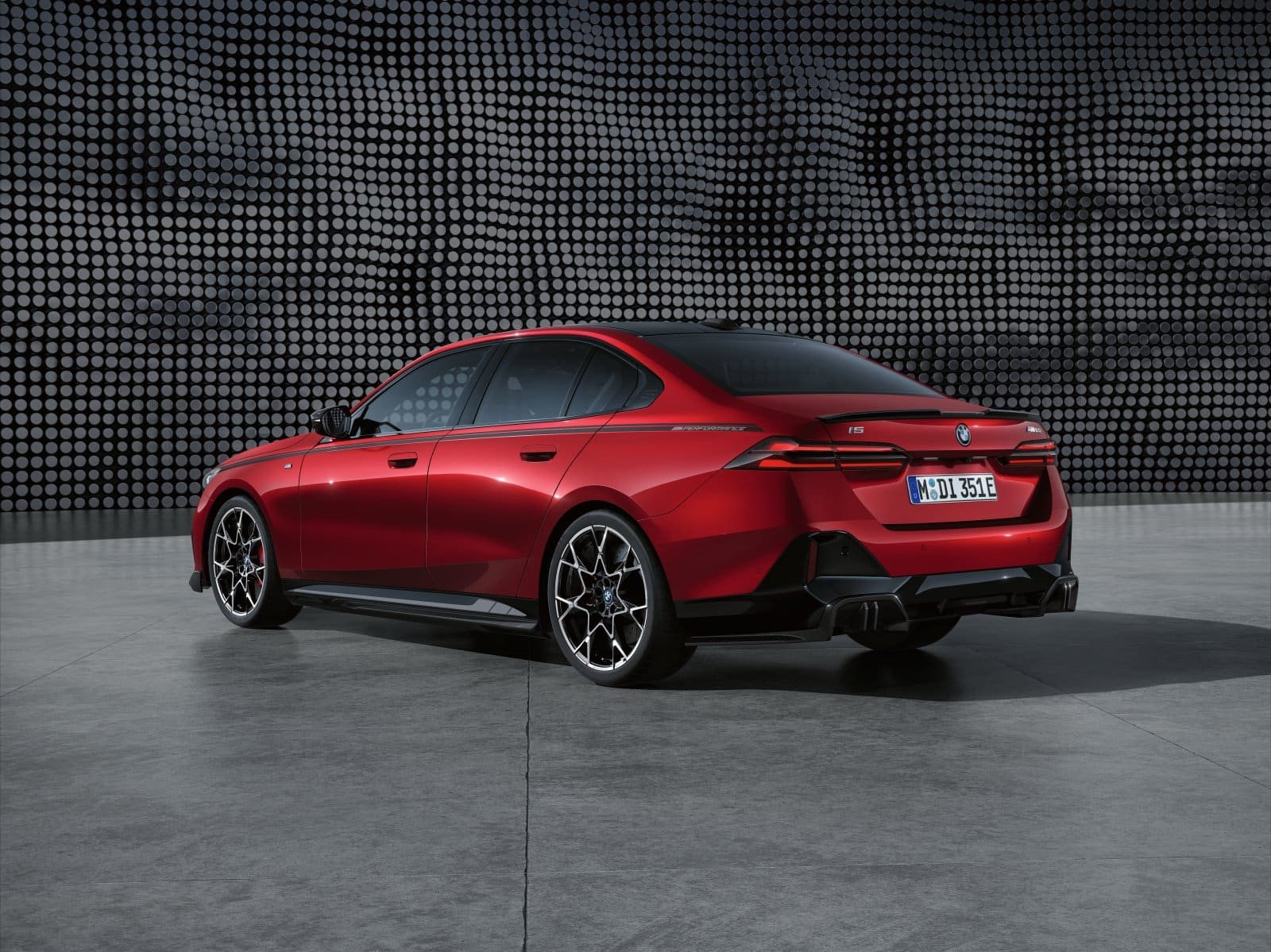 2024 - BMW i5 M PERFORMANCE PARTS, foto 2
