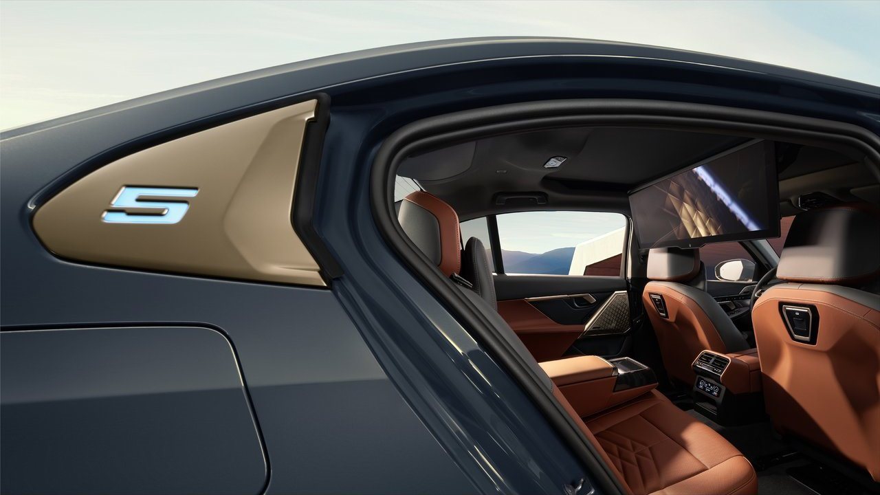 BMW i5 LWB CH VERSION, foto 14