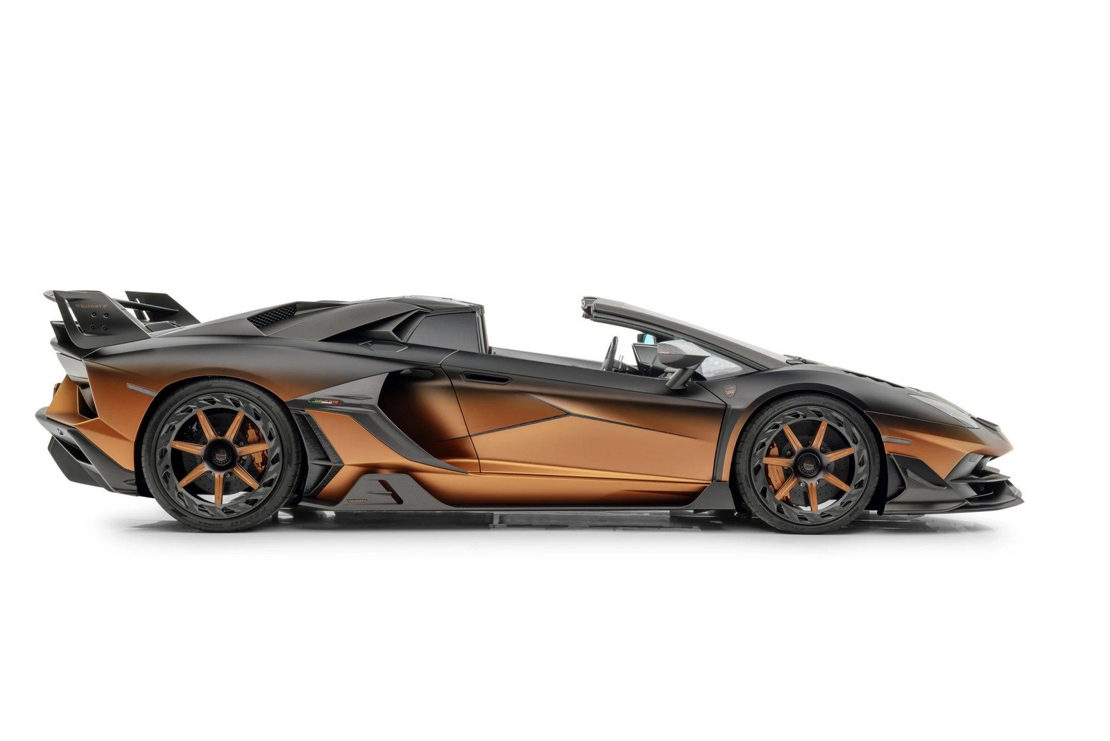 LAMBORGHINI AVENTADOR SVJ ROADSTER CARBONADO GTS BY MANSORY, foto 3
