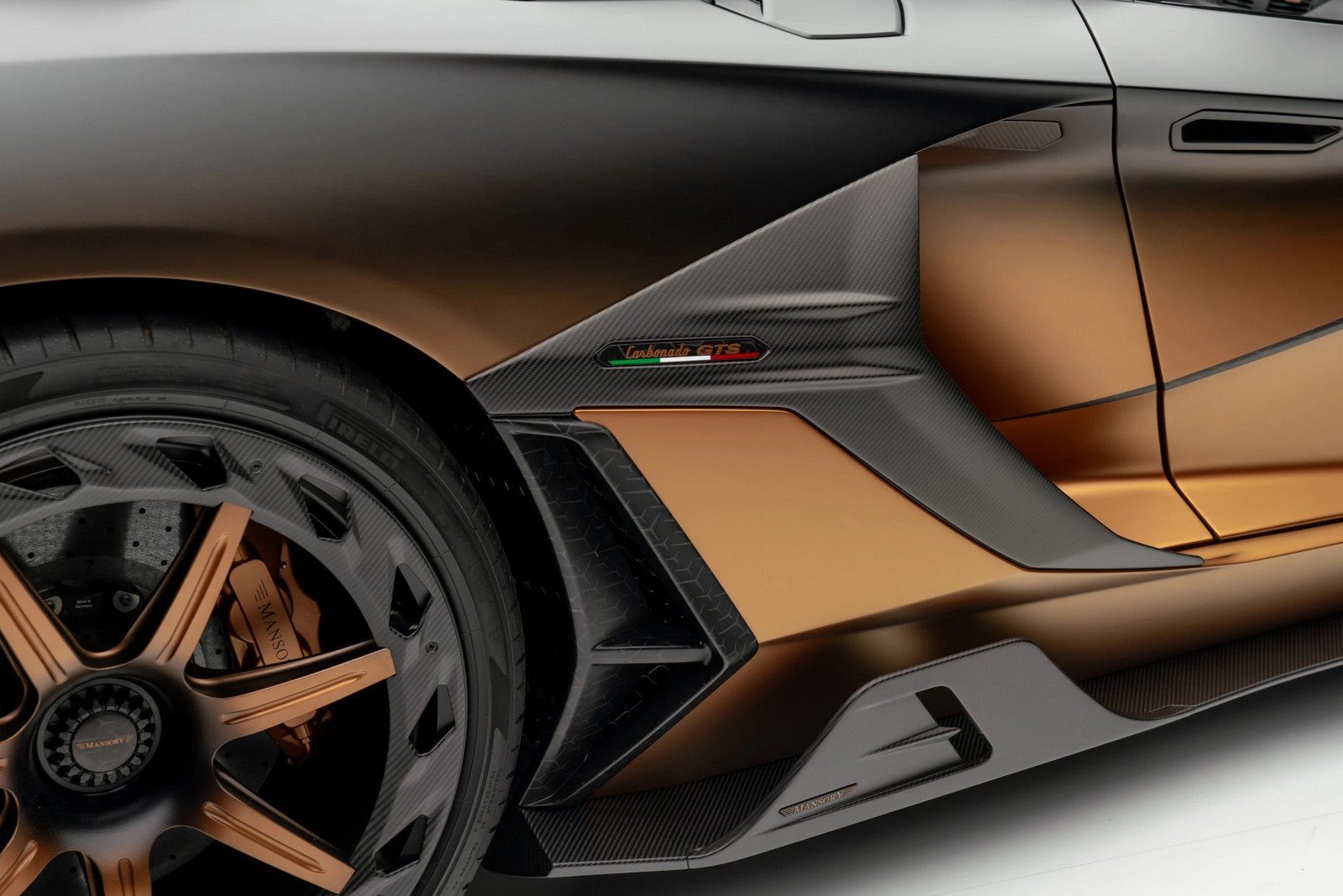 LAMBORGHINI AVENTADOR SVJ ROADSTER CARBONADO GTS BY MANSORY, foto 12