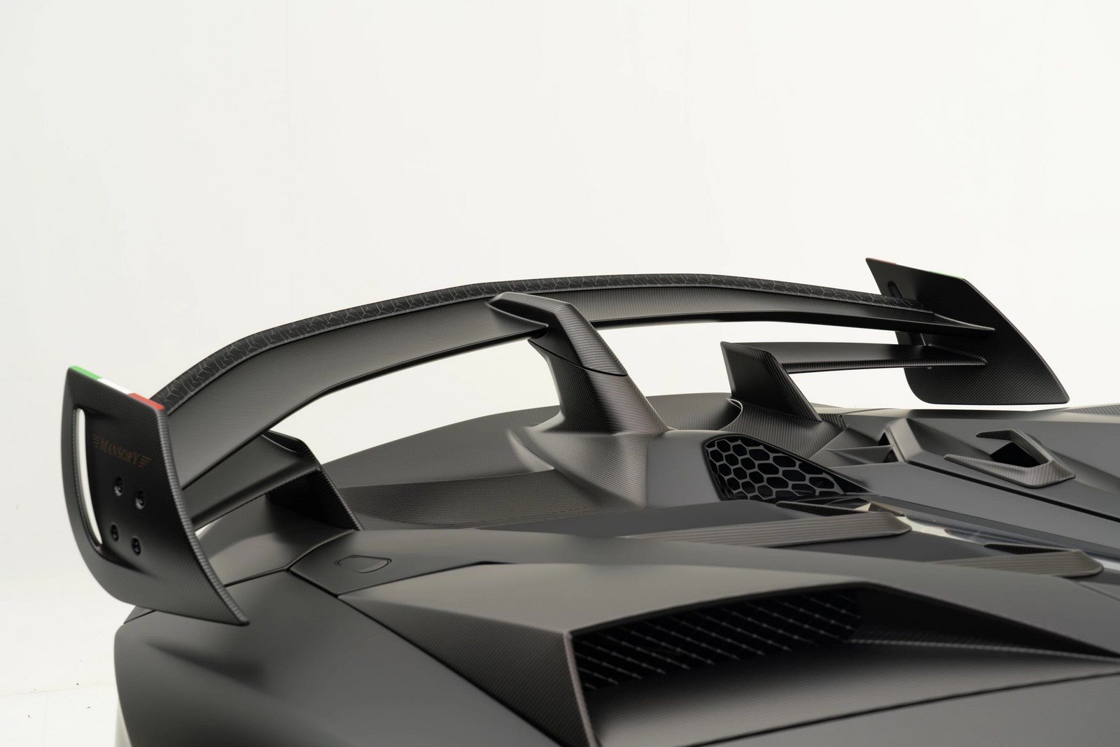 LAMBORGHINI AVENTADOR SVJ ROADSTER CARBONADO GTS BY MANSORY, foto 22