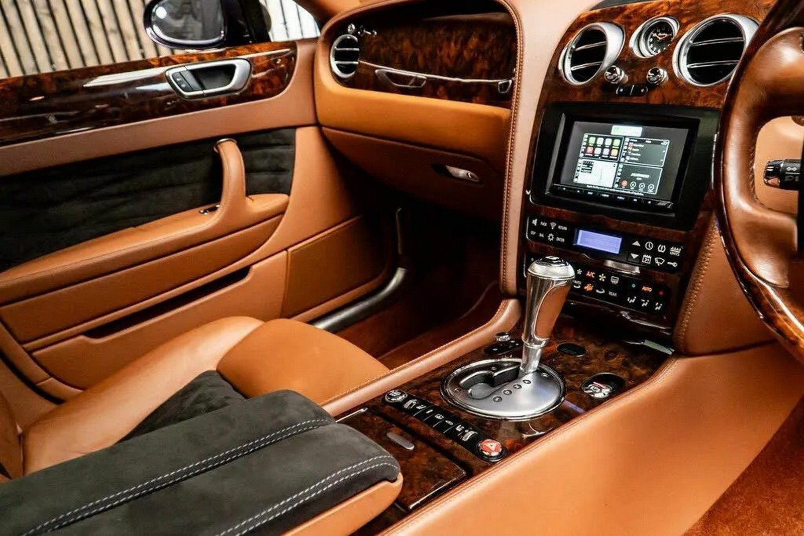2005 - BENTLEY CONTINENTAL FLYING SPUR ‘DECADENCE’ BY DC CUSTOMS, foto 31
