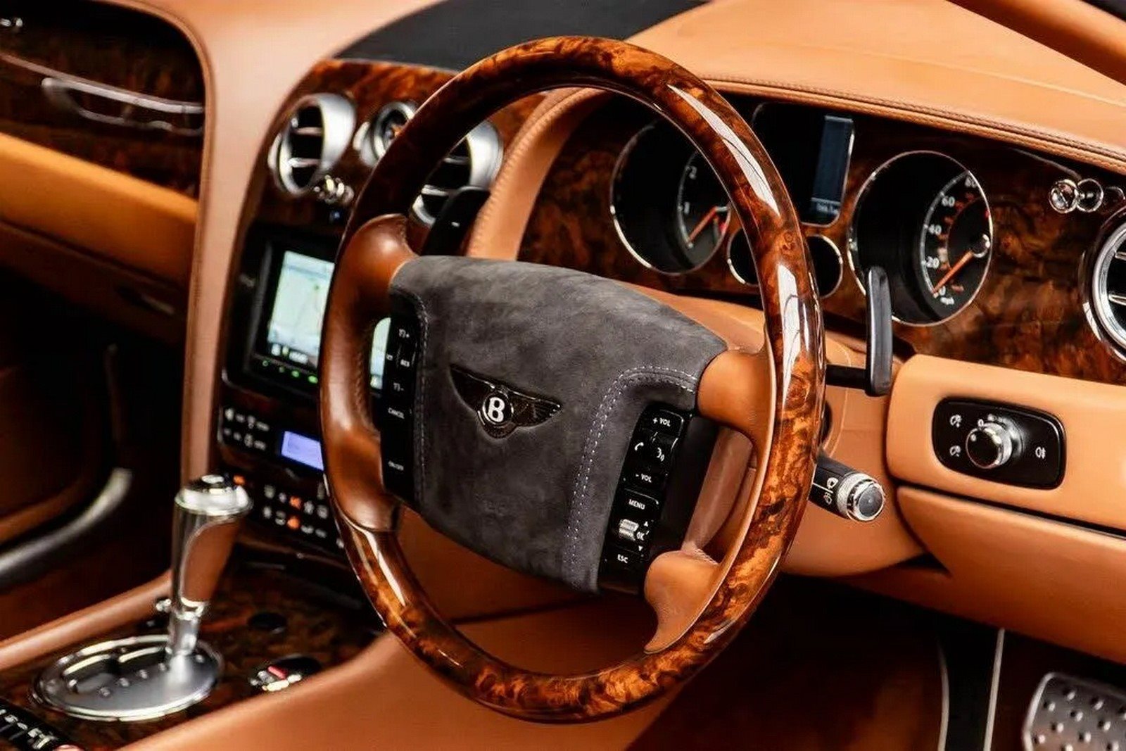 2005 - BENTLEY CONTINENTAL FLYING SPUR ‘DECADENCE’ BY DC CUSTOMS, foto 34