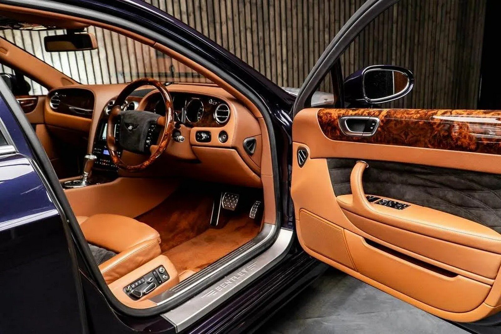 2005 - BENTLEY CONTINENTAL FLYING SPUR ‘DECADENCE’ BY DC CUSTOMS, foto 37