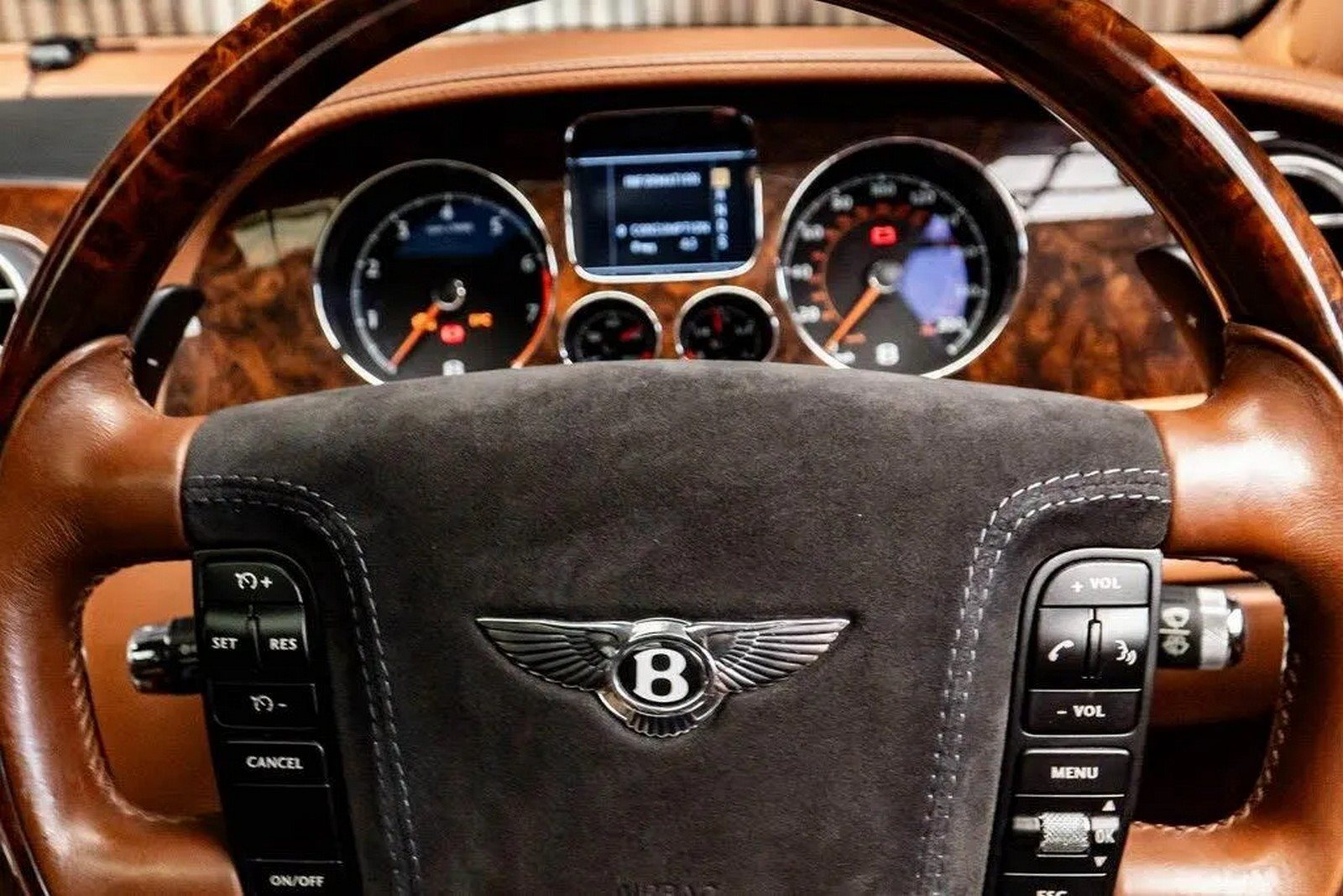 2005 - BENTLEY CONTINENTAL FLYING SPUR ‘DECADENCE’ BY DC CUSTOMS, foto 45