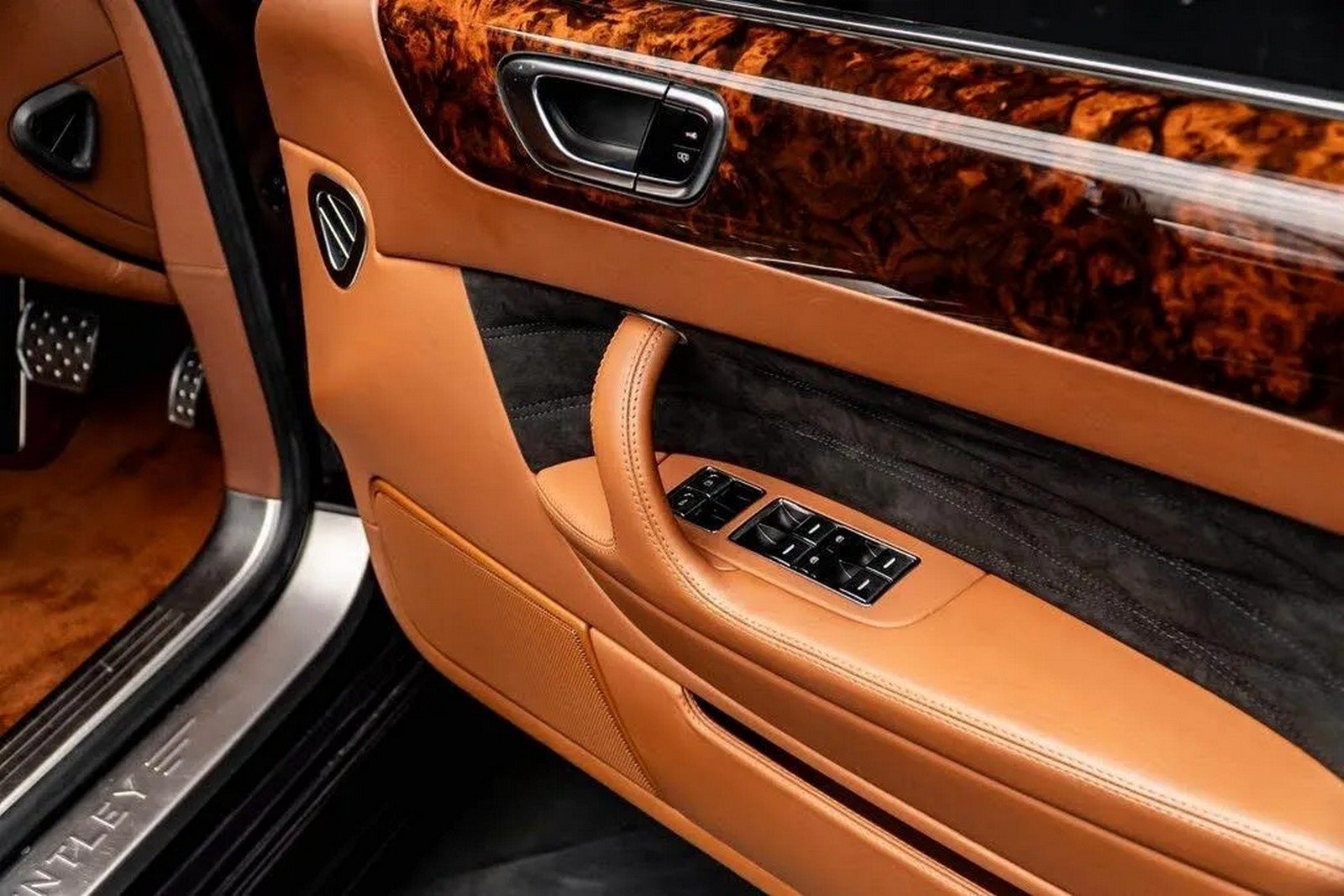 2005 - BENTLEY CONTINENTAL FLYING SPUR ‘DECADENCE’ BY DC CUSTOMS, foto 46