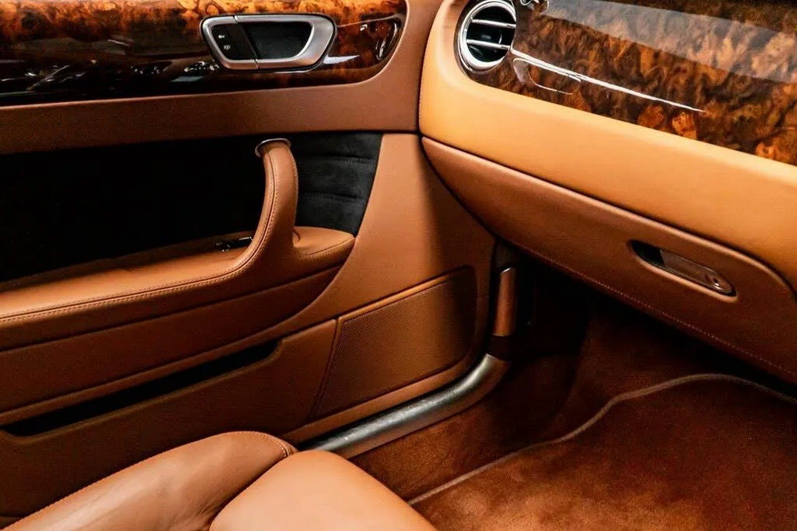 2005 - BENTLEY CONTINENTAL FLYING SPUR ‘DECADENCE’ BY DC CUSTOMS, foto 48