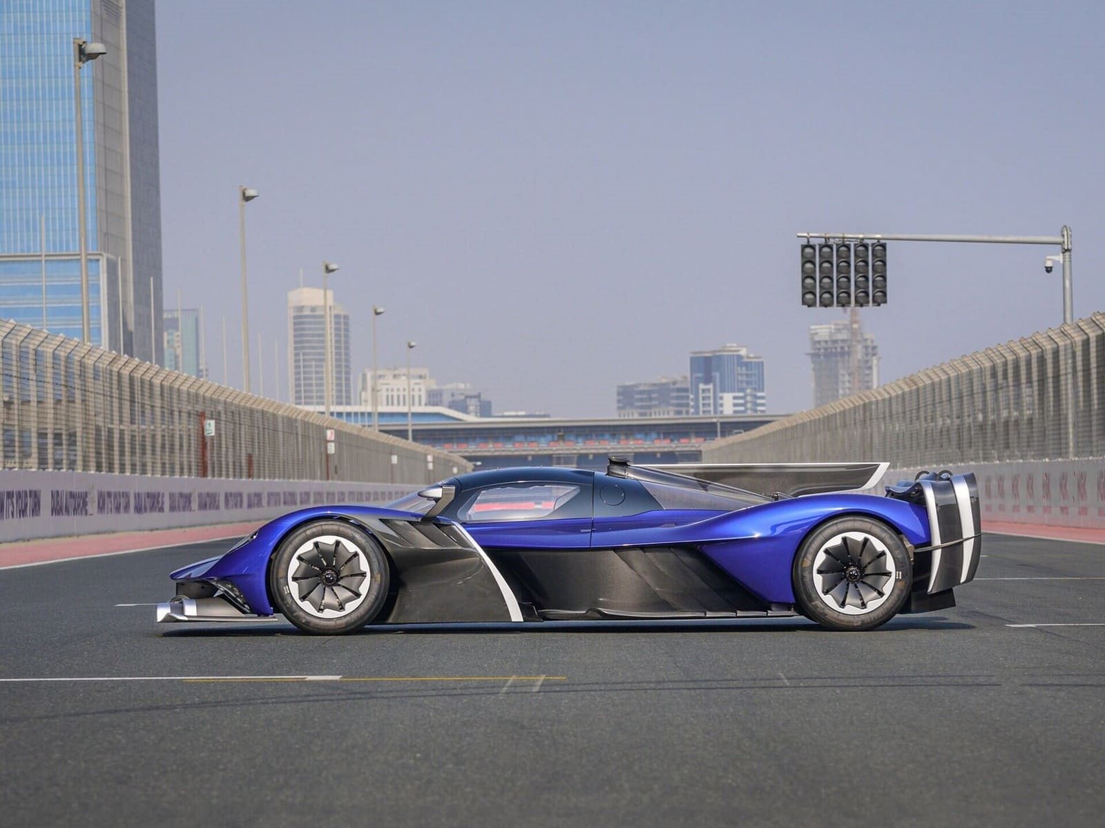 2022 - ASTON MARTIN VALKYRIE AMR PRO #8, foto 3