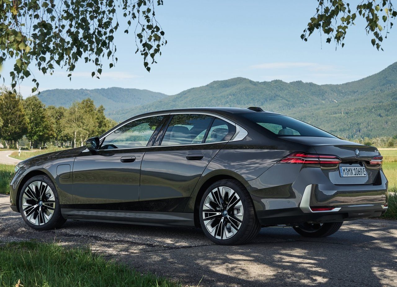 BMW 530e SEDAN, foto 16