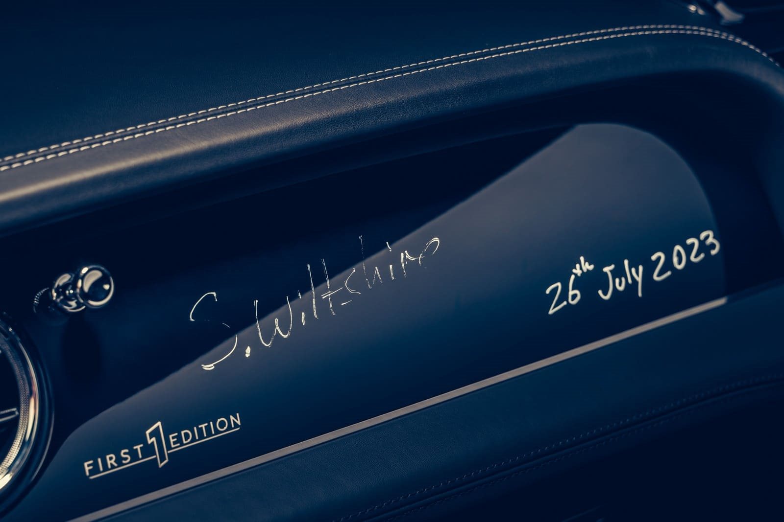 BENTLEY ‘BELONGING BENTAYGA’ BY STEPHEN WILTSHIRE, foto 17