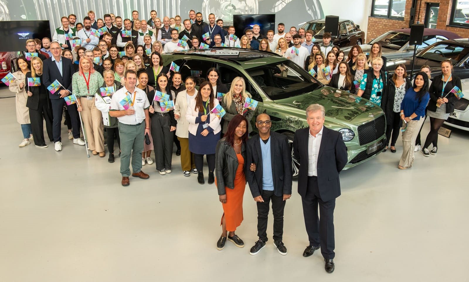 BENTLEY ‘BELONGING BENTAYGA’ BY STEPHEN WILTSHIRE, foto 19