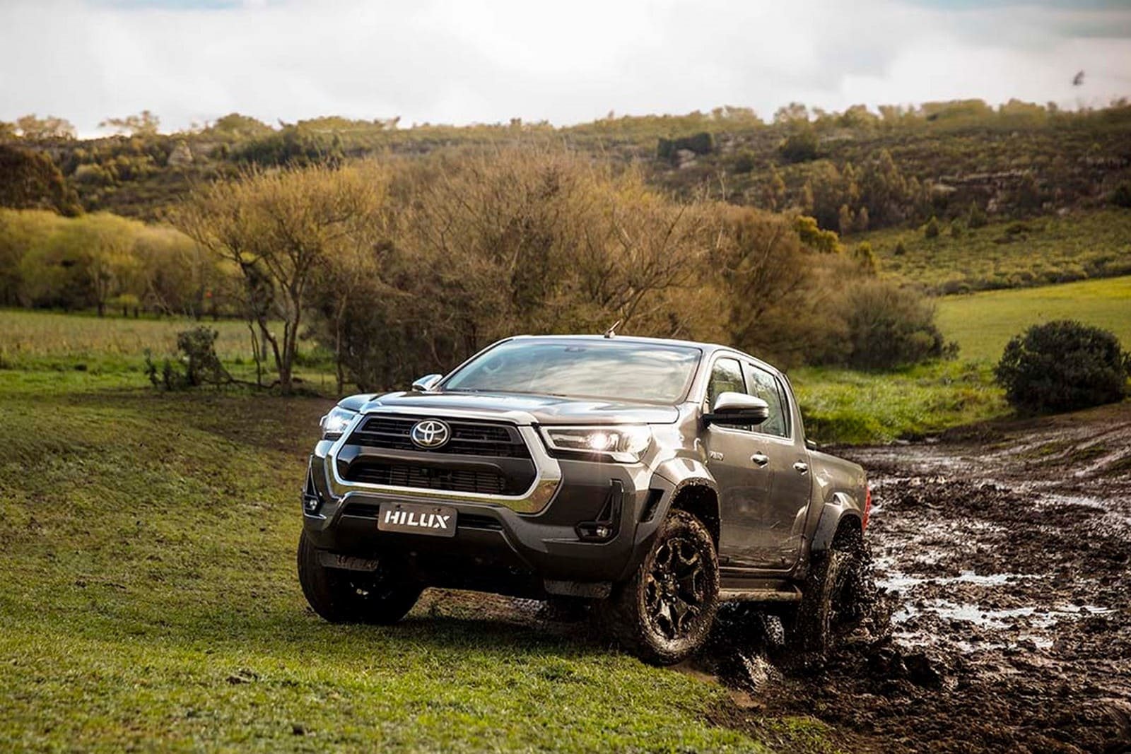 TOYOTA HILUX SRX PLUS, foto 1