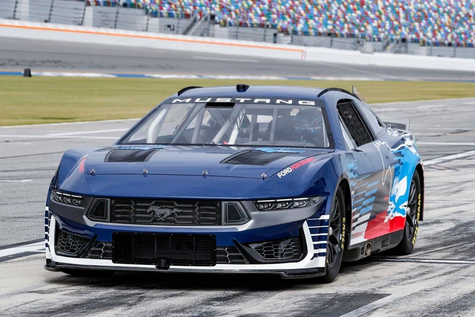 2024 - FORD MUSTANG NASCAR, foto 2