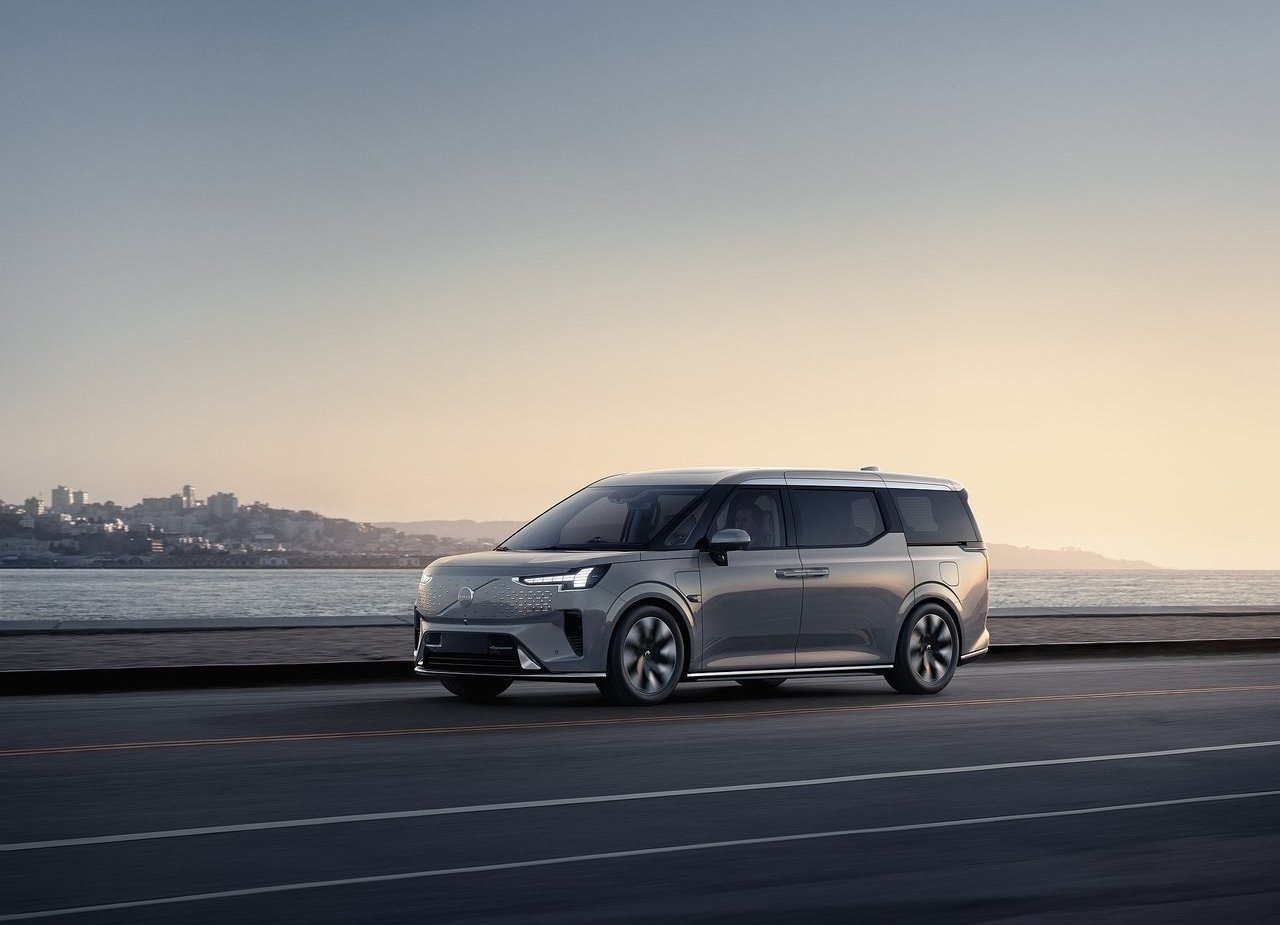 2024 - VOLVO EM90, foto 2