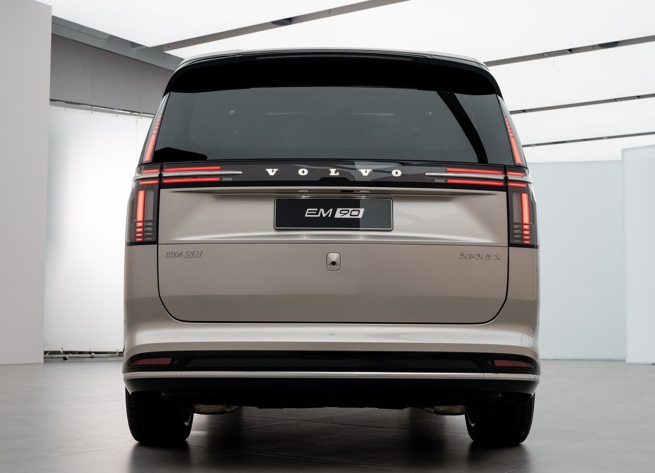 2024 - VOLVO EM90, foto 7