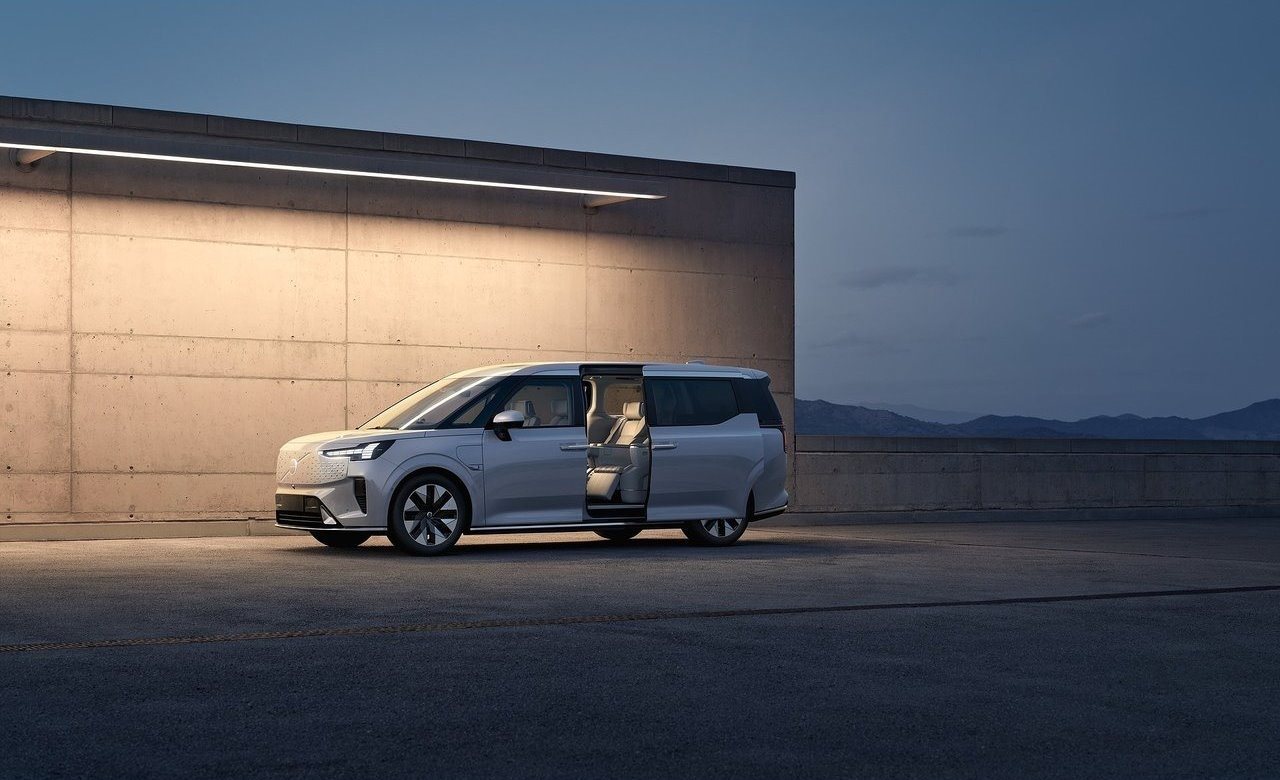 2024 - VOLVO EM90, foto 9