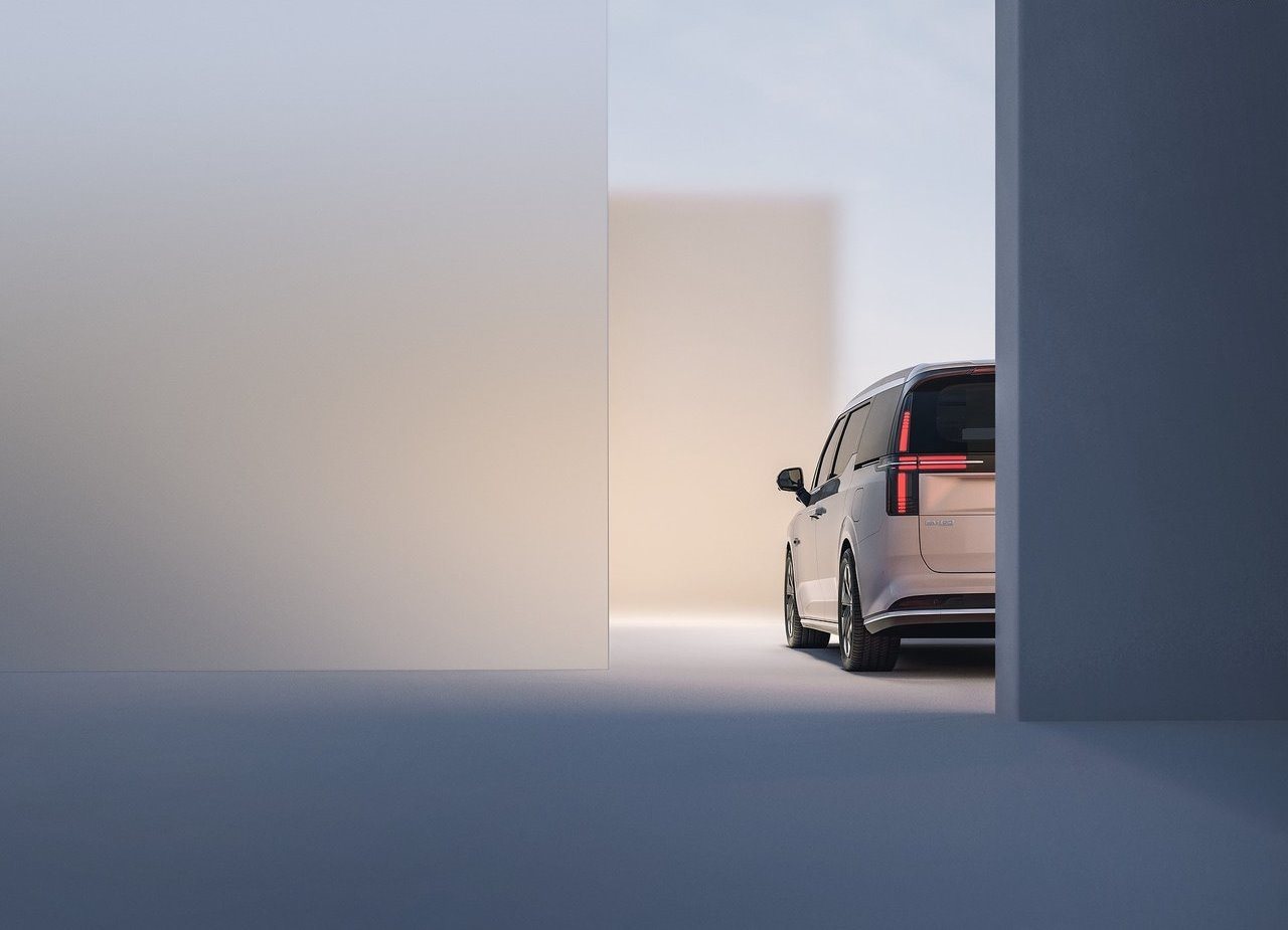2024 - VOLVO EM90, foto 46