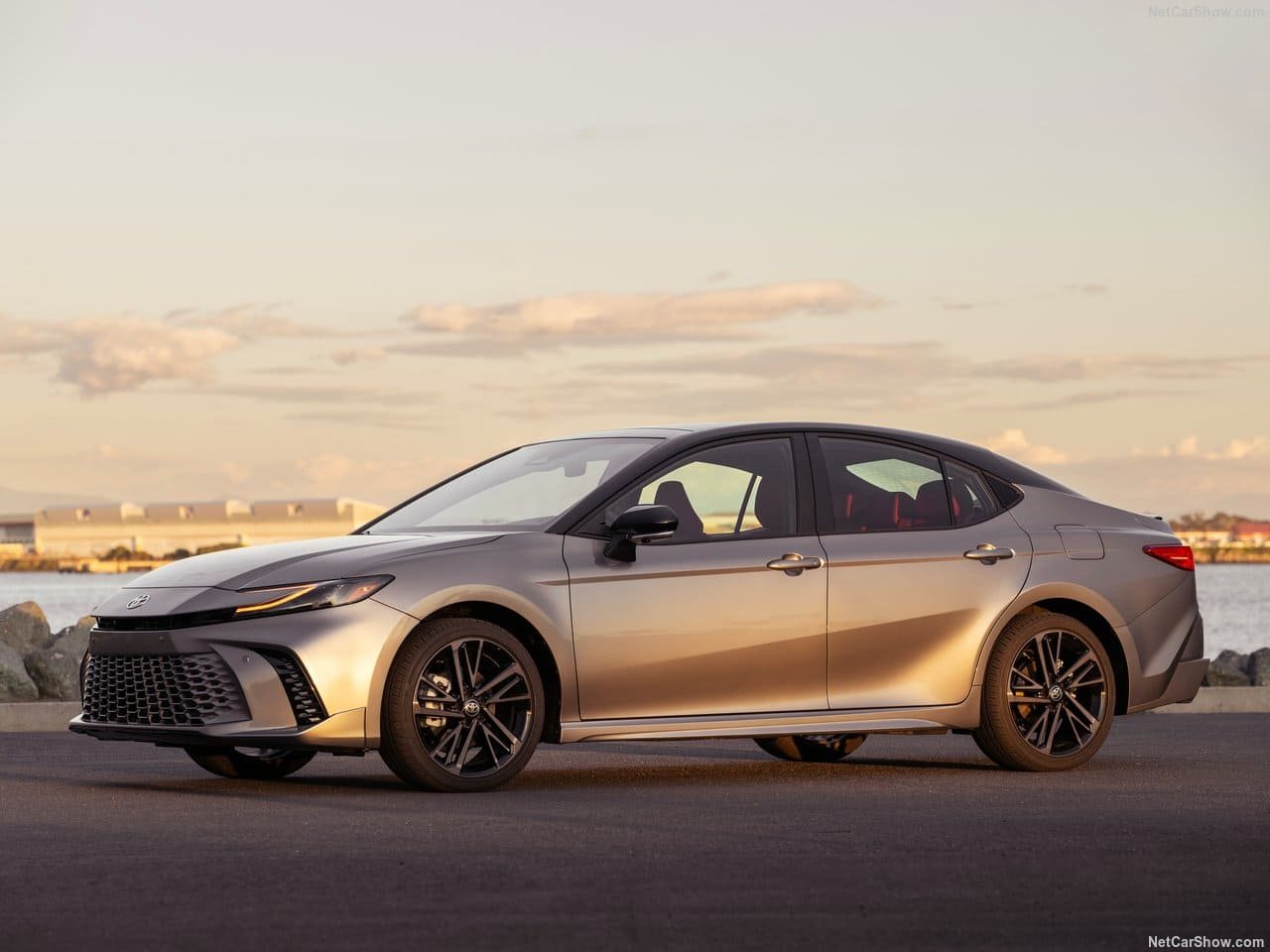 2025 - TOYOTA CAMRY HYBRID, foto 2