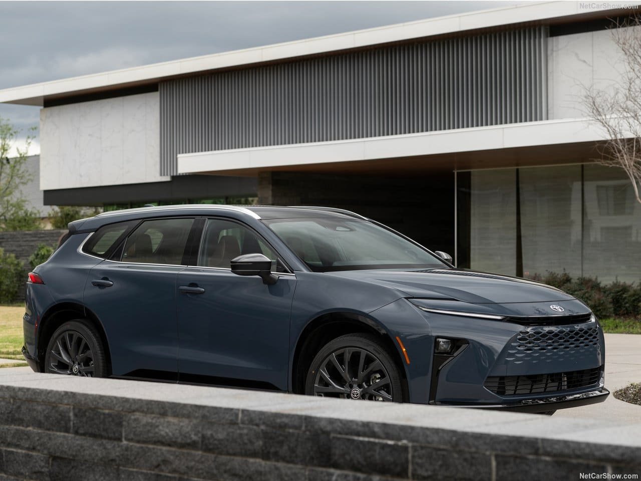 2025 - TOYOTA CROWN SIGNIA, foto 2