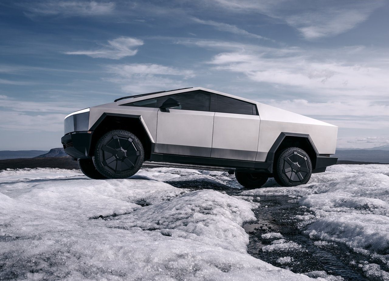 TESLA CYBERTRUCK, foto 1