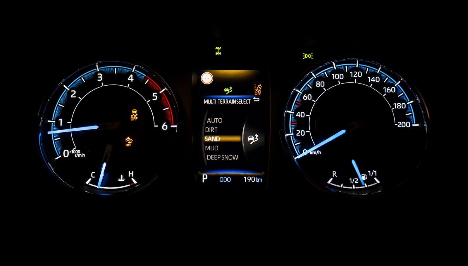 TOYOTA HILUX HYBRID 48V, foto 19