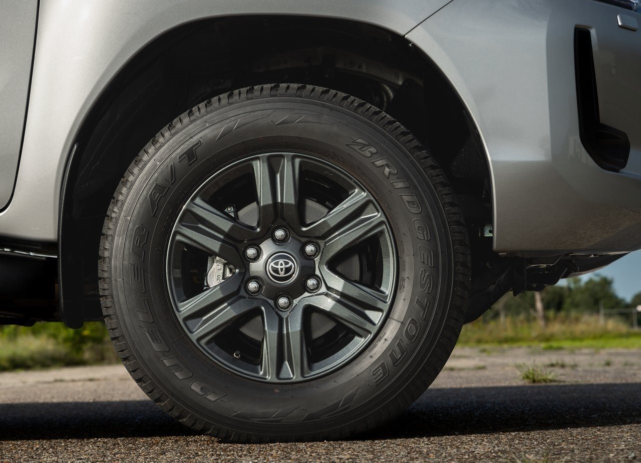 TOYOTA HILUX HYBRID 48V, foto 55