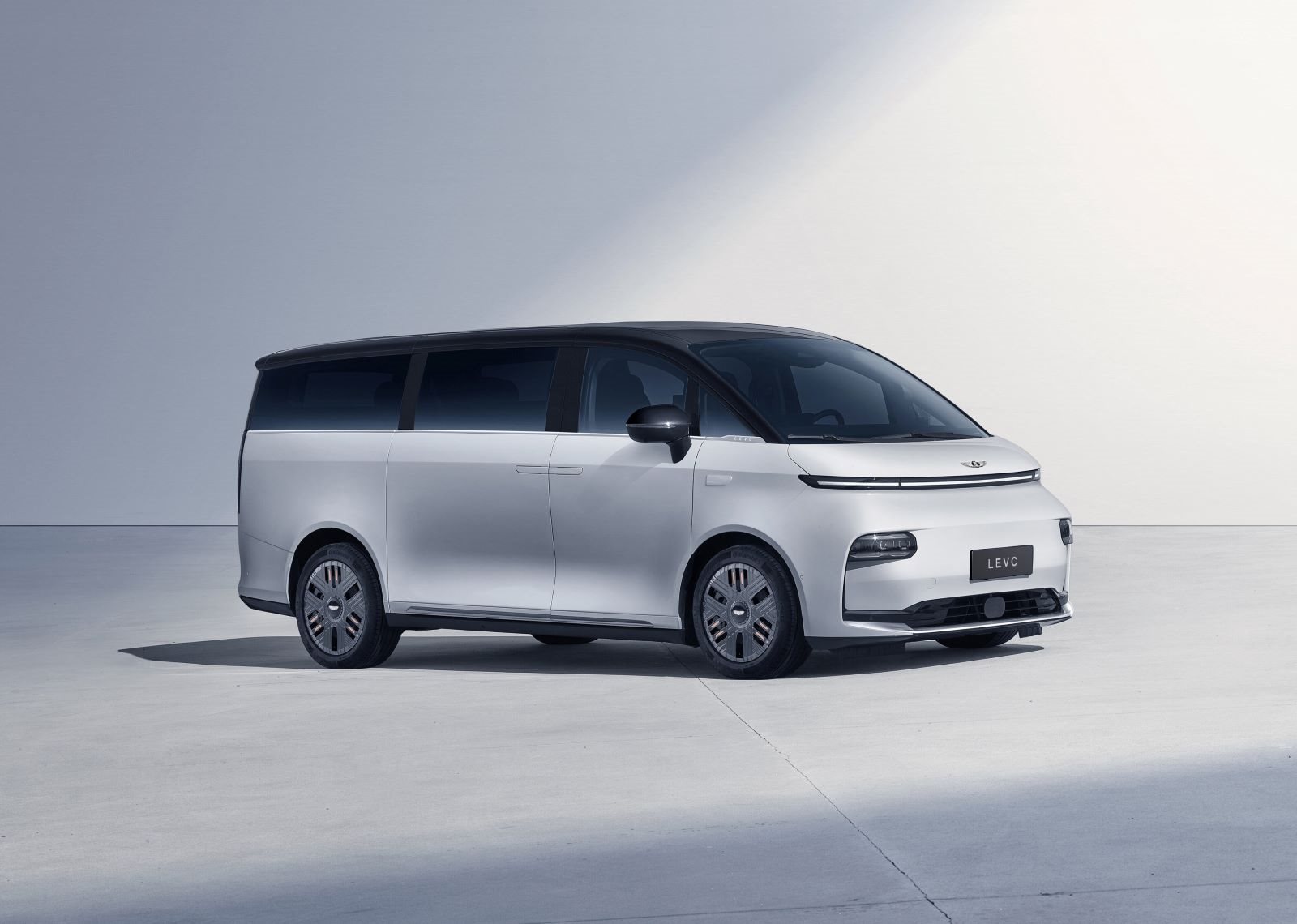2024 - LEVC L380, foto 1