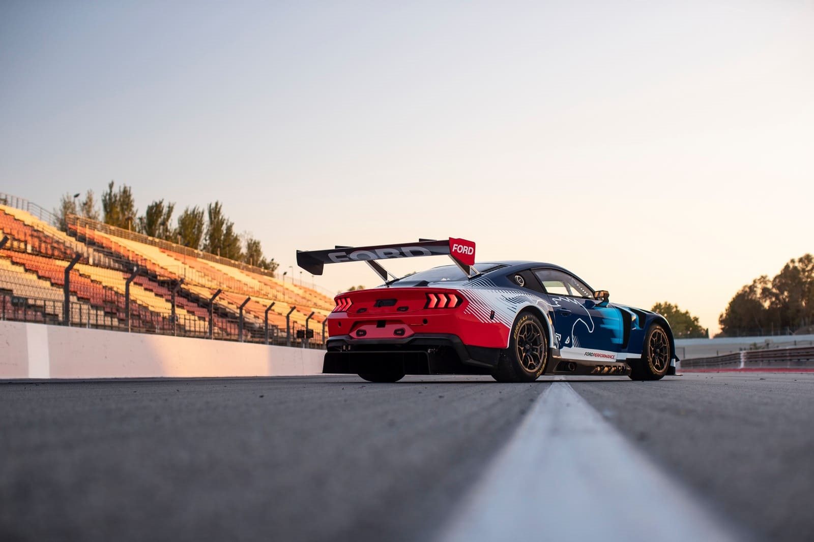 2024 - FORD MUSTANG GT3 TESTING AT BARCELONA, foto 4