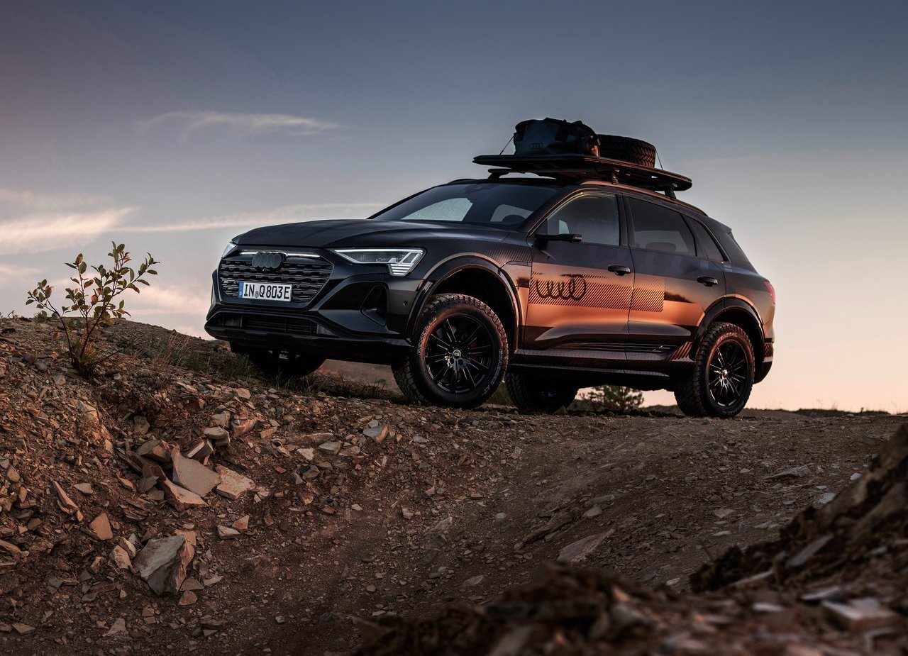 2024 - AUDI Q8 E-TRON EDITION DAKAR, foto 2