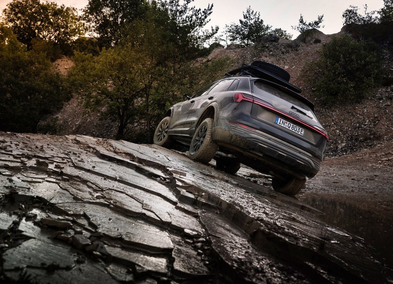 2024 - AUDI Q8 E-TRON EDITION DAKAR, foto 23