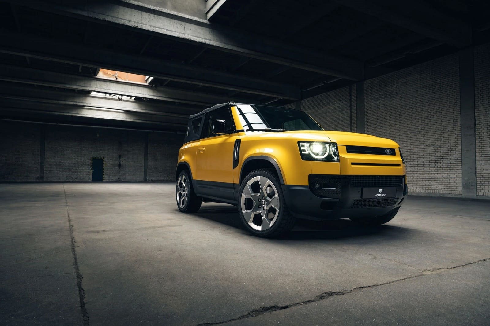 2024 - LAND ROVER DEFENDER VALIANCE CONVERTIBLE BY HERITAGE CUSTOMS, foto 1