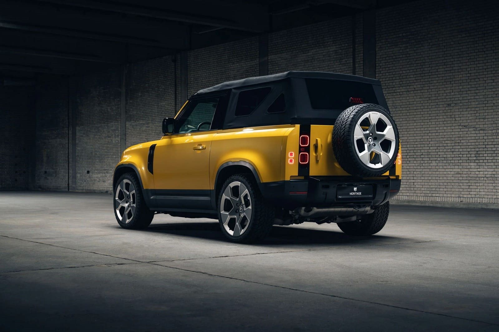 2024 - LAND ROVER DEFENDER VALIANCE CONVERTIBLE BY HERITAGE CUSTOMS, foto 2