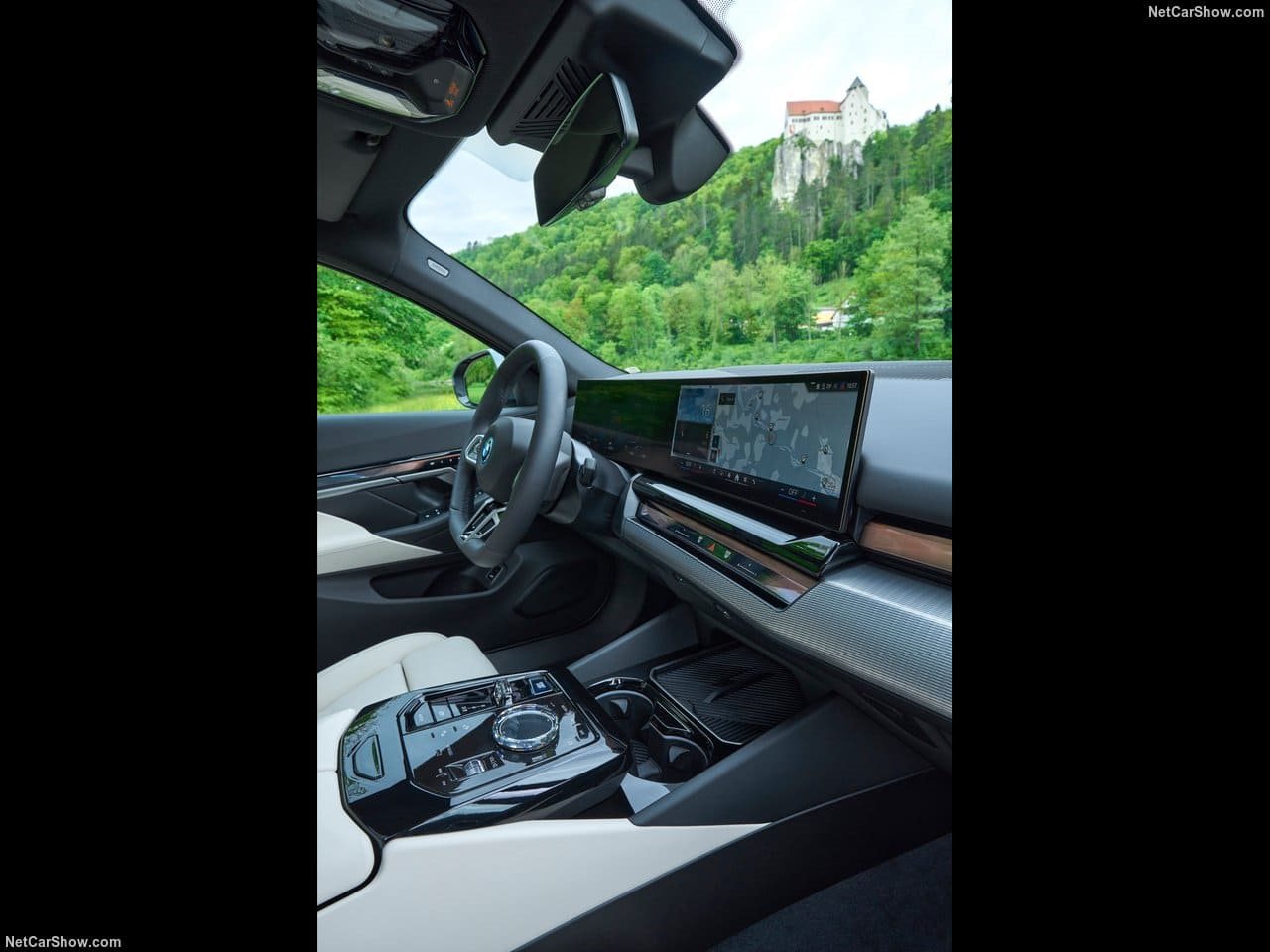 2025 - BMW i5 TOURING, foto 189