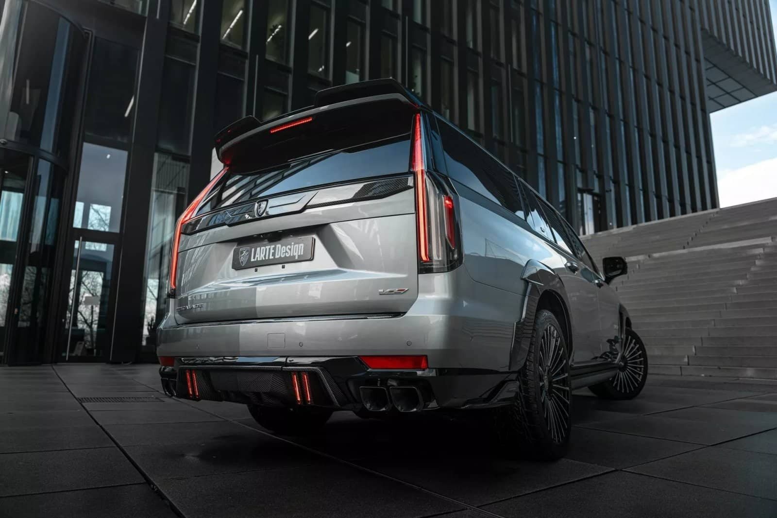 2024 - CADILLAC ESCALADE-V BY LARTE DESIGN, foto 2