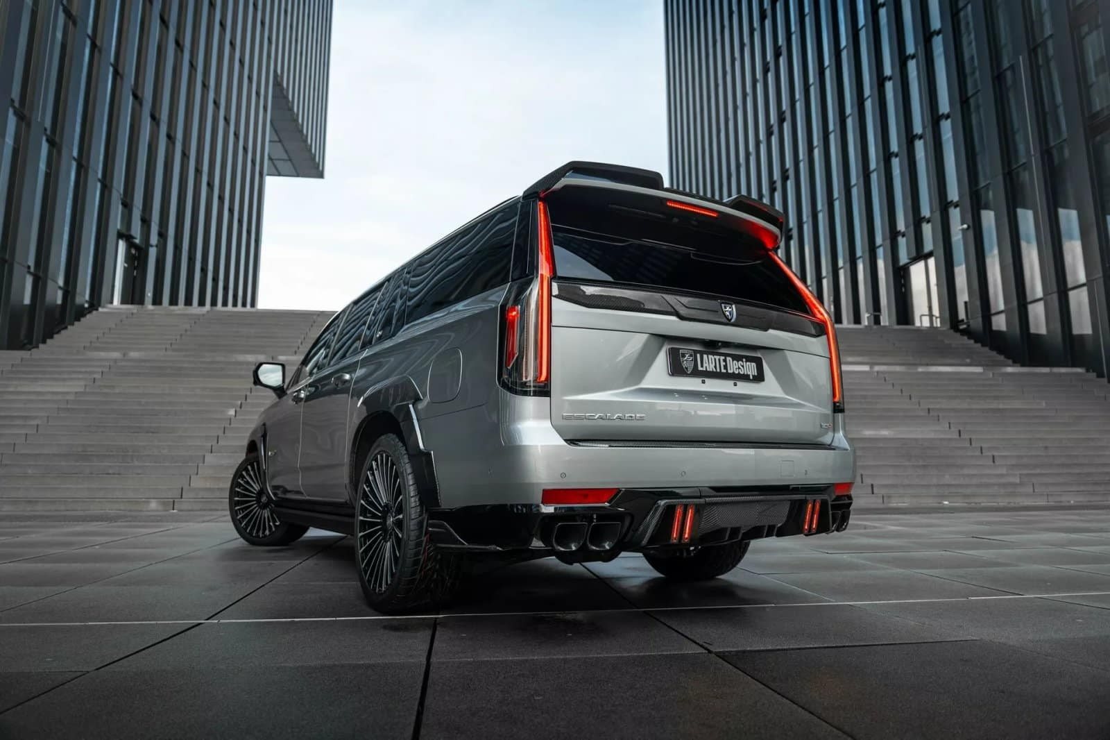 2024 - CADILLAC ESCALADE-V BY LARTE DESIGN, foto 5