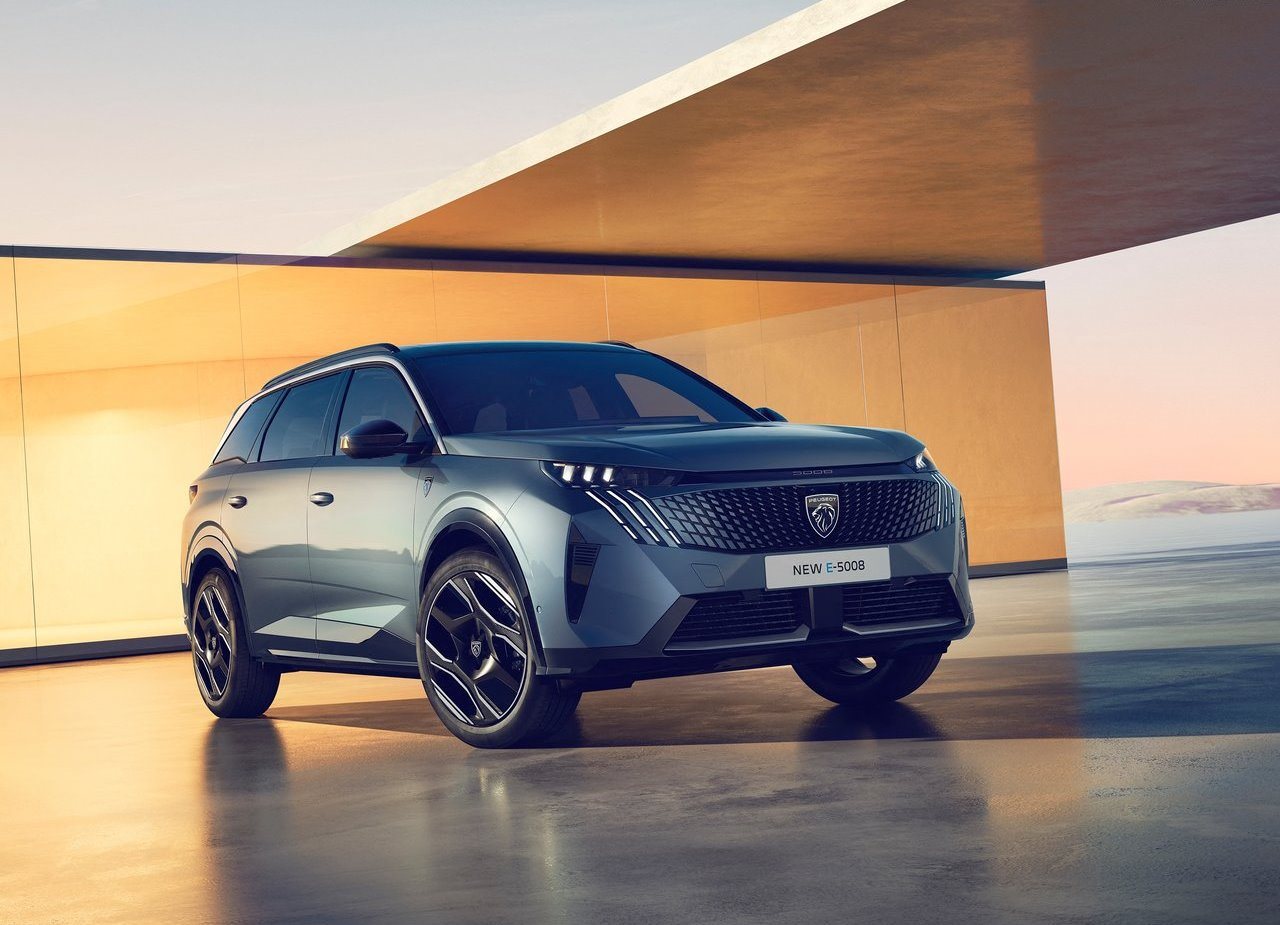 PEUGEOT E-5008, foto 4