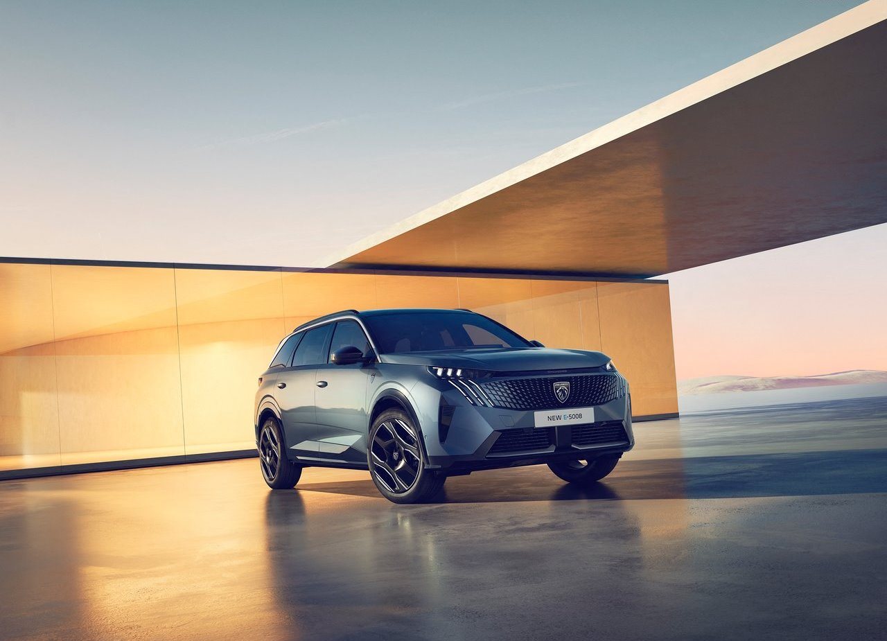 PEUGEOT E-5008, foto 5