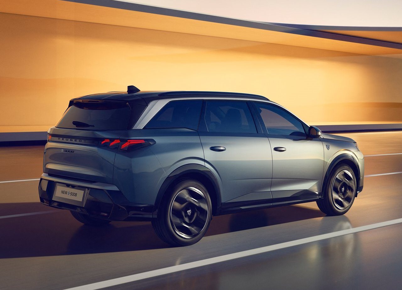 PEUGEOT E-5008, foto 13